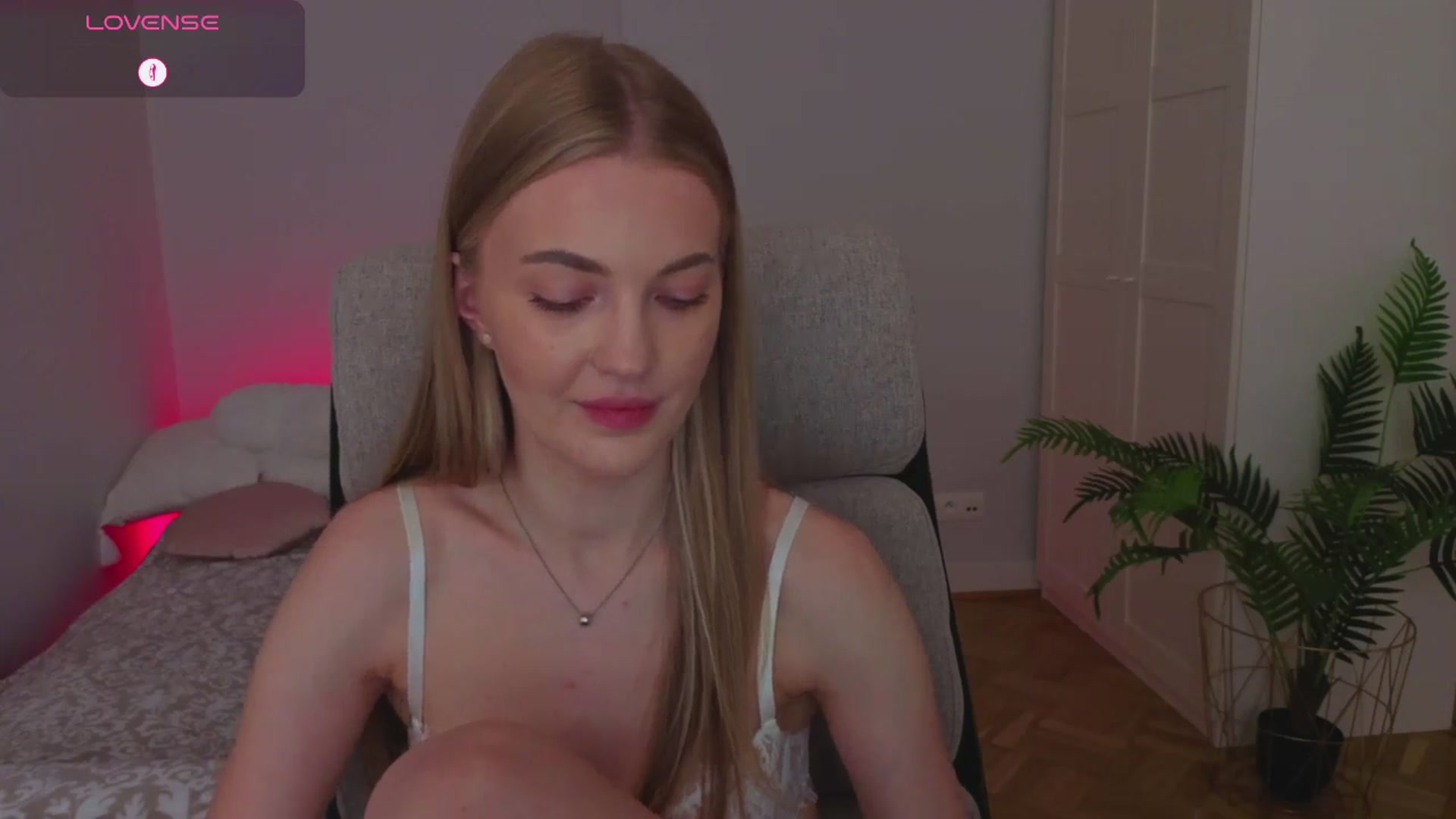 Gallery image thumbnail from LovelyAndy_'s myfreecams stream on, 08/04/2025, 17:00 image 15 of 20