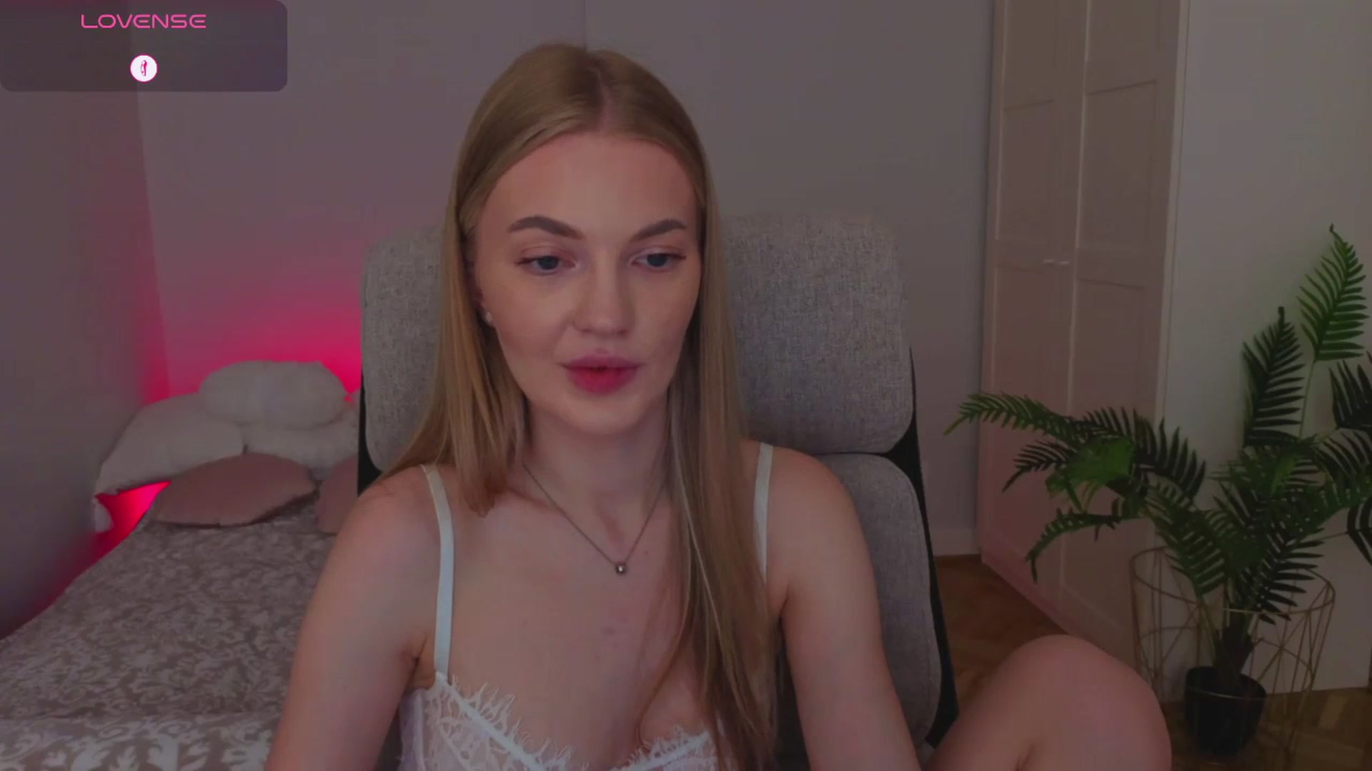 Gallery image thumbnail from LovelyAndy_'s myfreecams stream on, 08/04/2025, 17:00 image 7 of 20