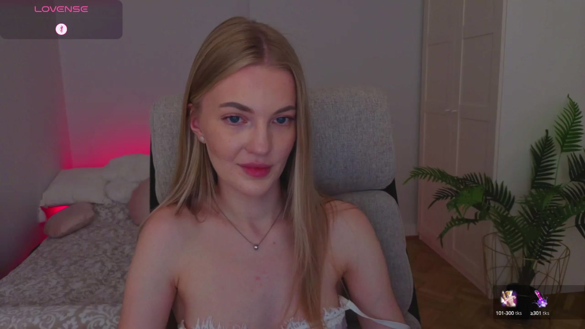 Gallery image thumbnail from LovelyAndy_'s myfreecams stream on, 08/04/2025, 18:22 image 16 of 20
