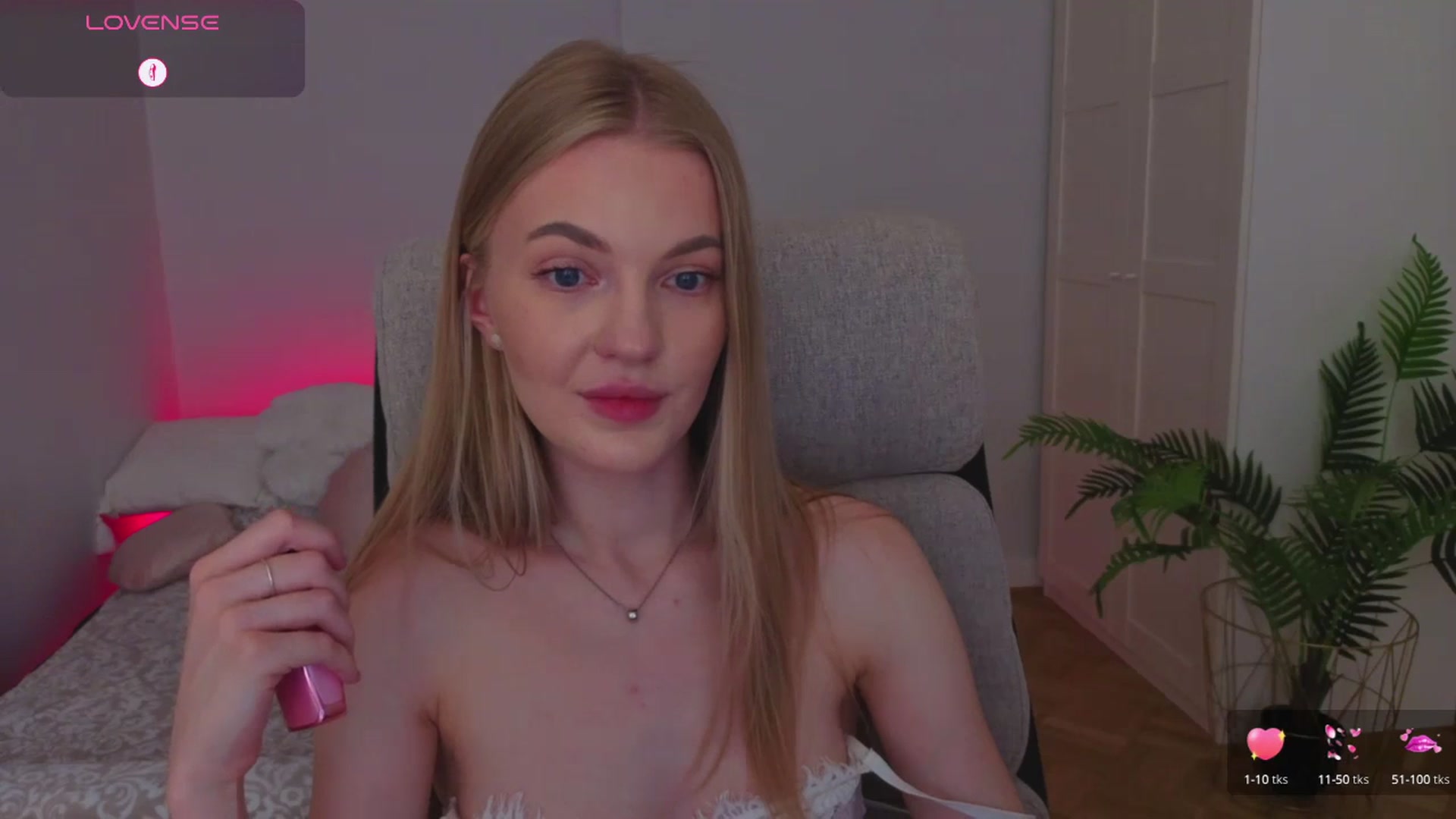 Gallery image thumbnail from LovelyAndy_'s myfreecams stream on, 08/04/2025, 18:22 image 15 of 20