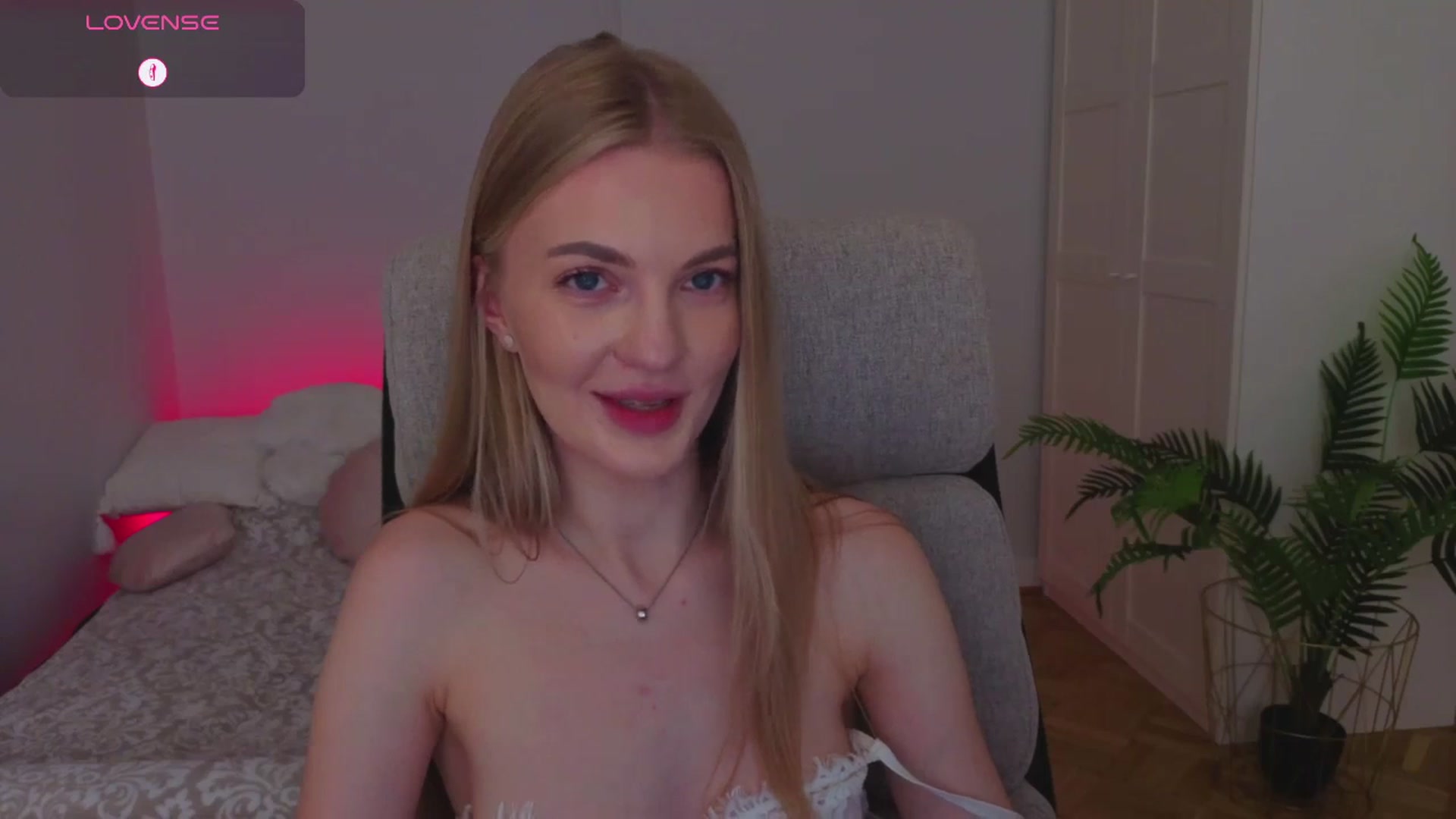 Gallery image thumbnail from LovelyAndy_'s myfreecams stream on, 08/04/2025, 18:22 image 13 of 20
