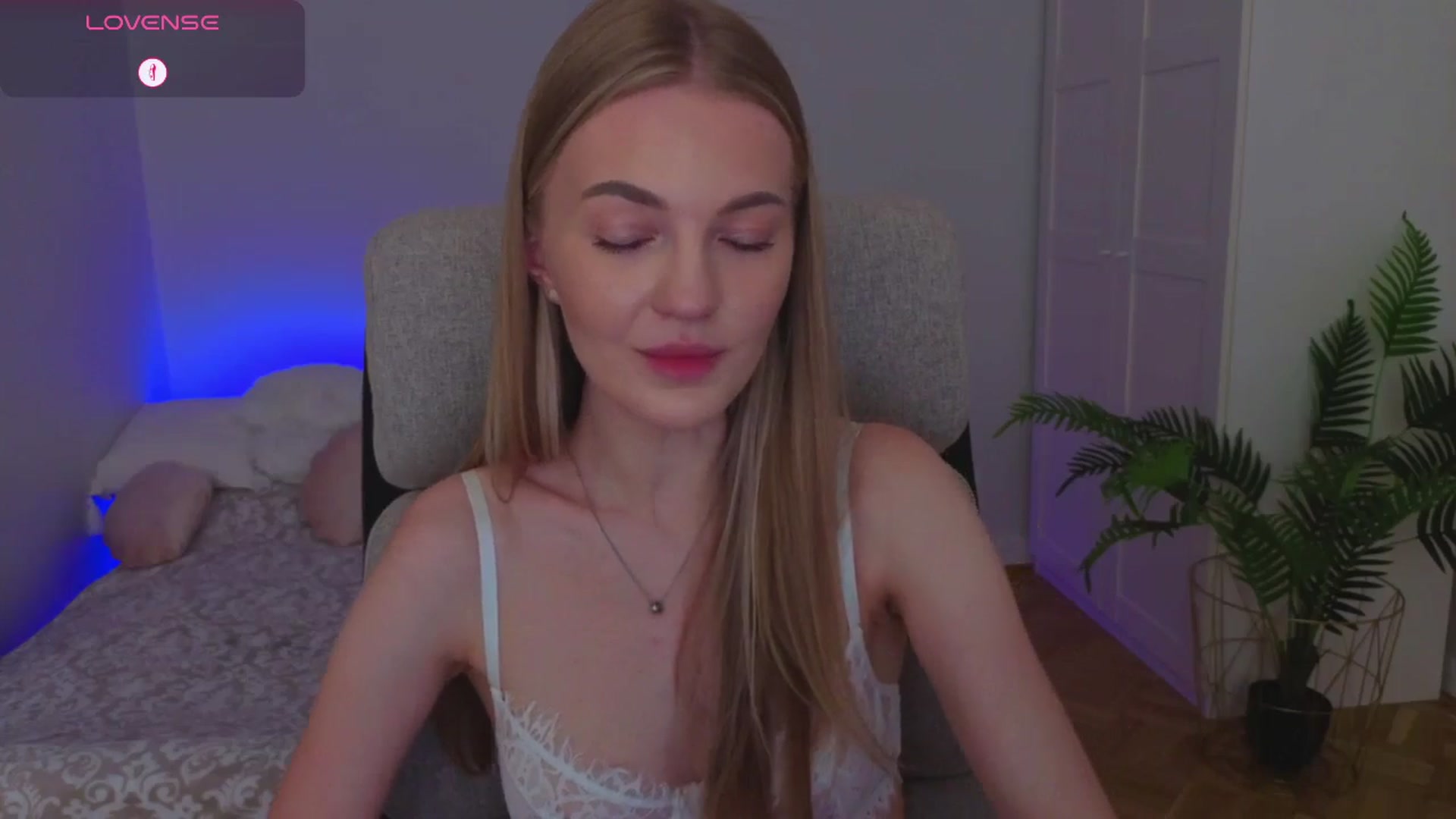 Gallery image thumbnail from LovelyAndy_'s myfreecams stream on, 08/04/2025, 21:47 image 15 of 20