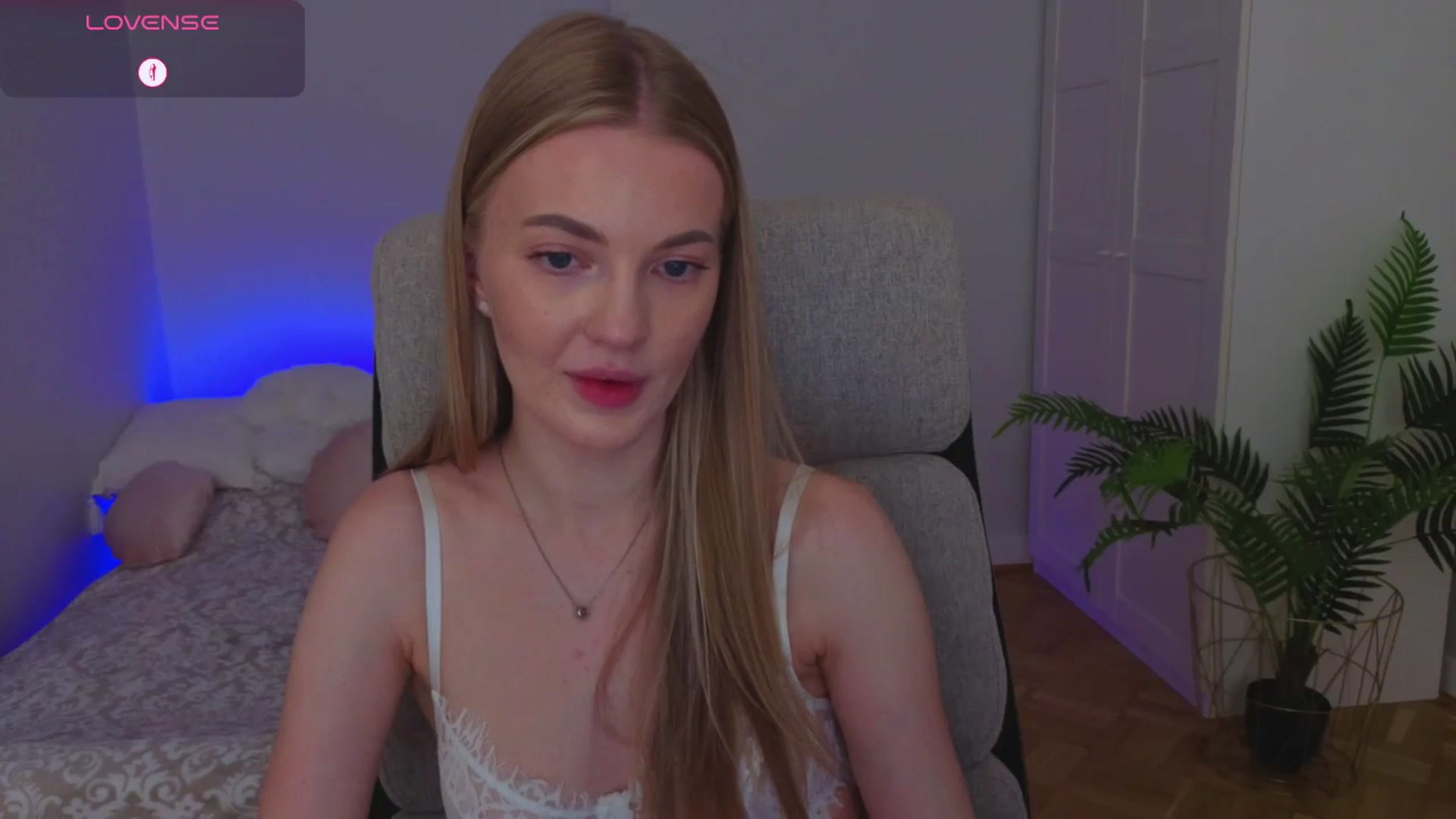 Gallery image thumbnail from LovelyAndy_'s myfreecams stream on, 08/04/2025, 21:47 image 18 of 20