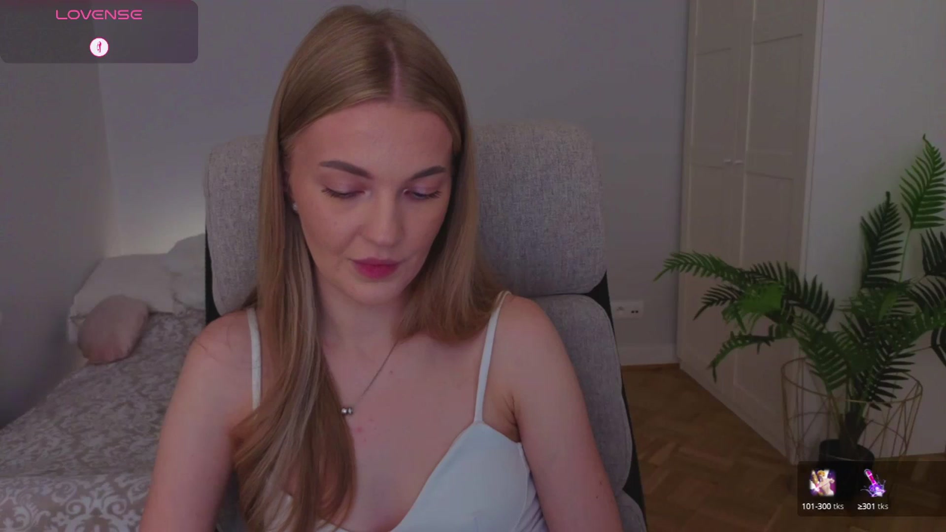 Gallery image thumbnail from LovelyAndy_'s myfreecams stream on, 08/05/2025, 18:12 image 12 of 20