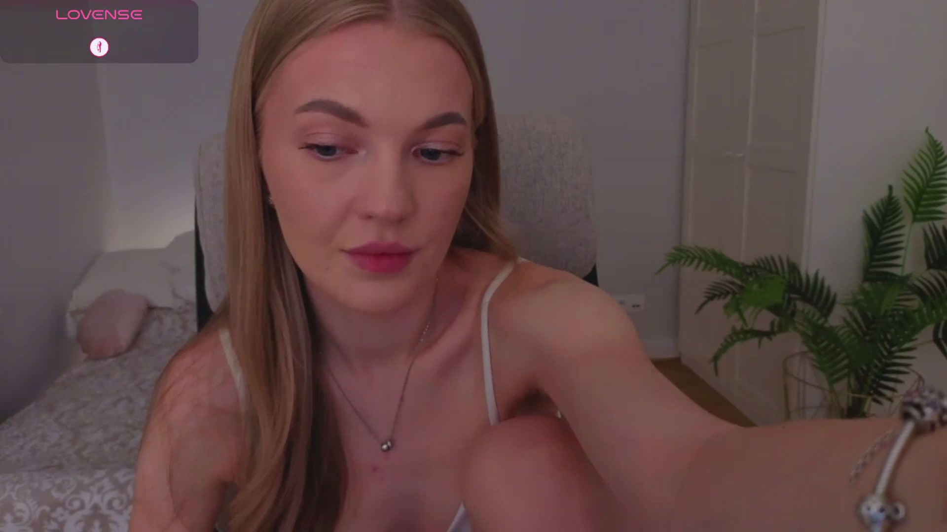 Gallery image thumbnail from LovelyAndy_'s myfreecams stream on, 08/05/2025, 18:12 image 4 of 20