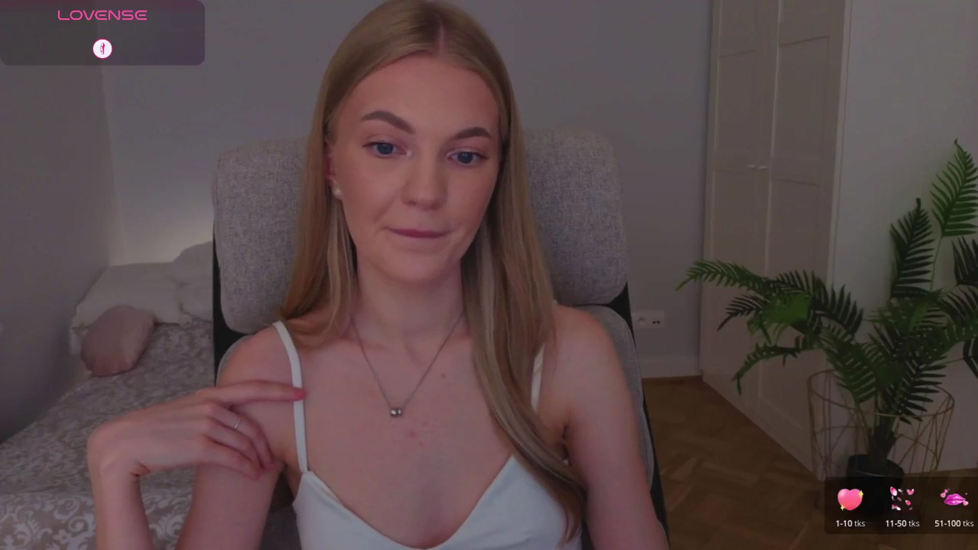 Gallery image thumbnail from LovelyAndy_'s myfreecams stream on, 08/05/2025, 18:12 image 17 of 20