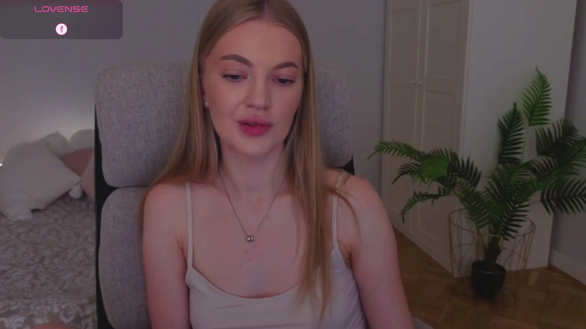Gallery image thumbnail from LovelyAndy_'s myfreecams stream on, 08/06/2025, 18:31 image 4 of 20