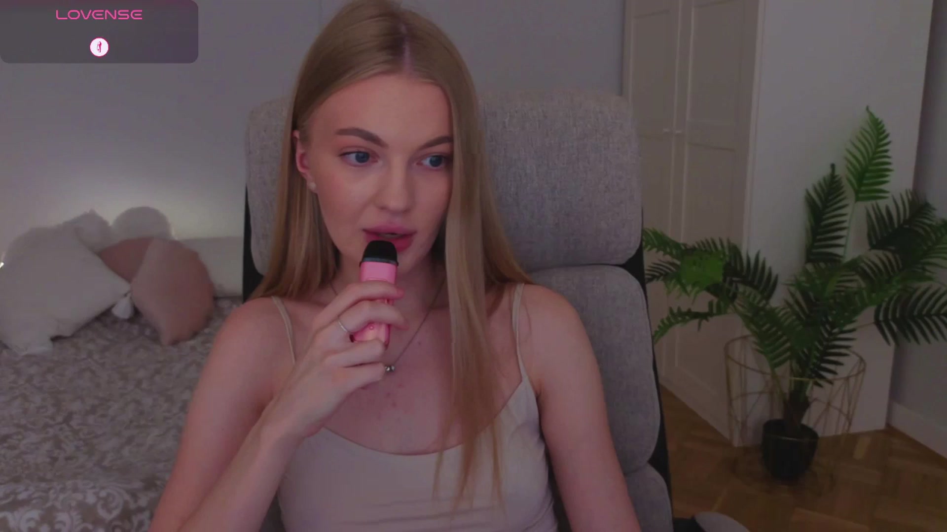 Gallery image thumbnail from LovelyAndy_'s myfreecams stream on, 08/06/2025, 18:31 image 19 of 20
