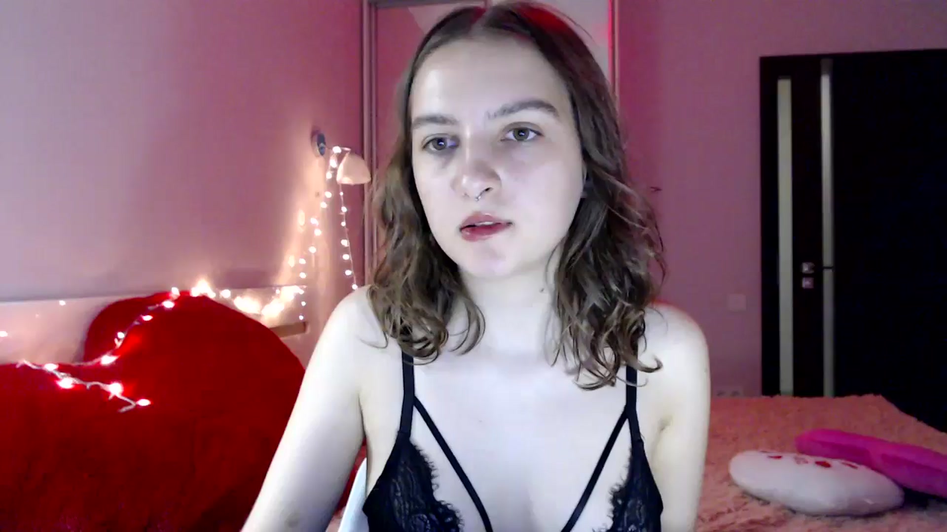 Gallery image thumbnail from LovelyBird's myfreecams stream on, 08/25/2024, 15:42 image 1 of 20