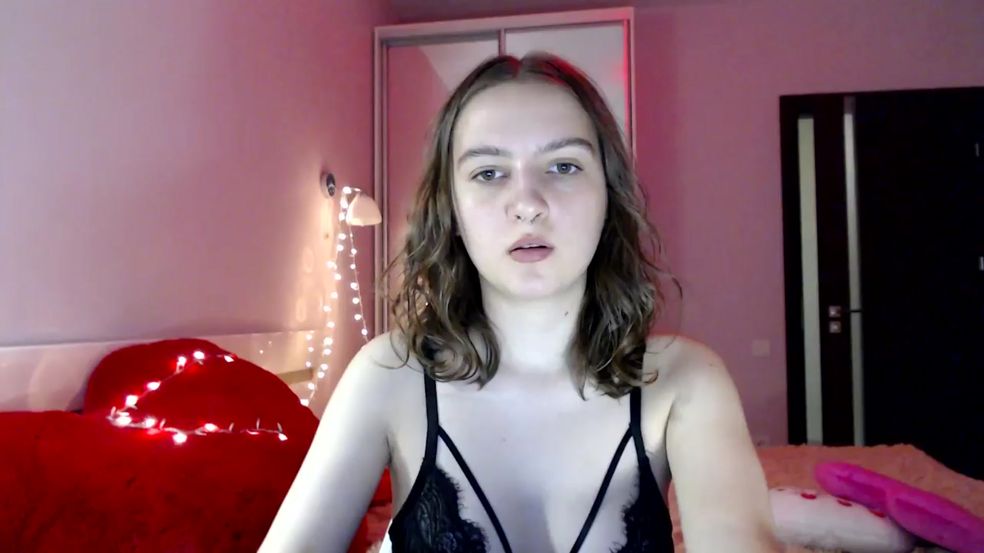 Gallery image thumbnail from LovelyBird's myfreecams stream on, 08/25/2024, 17:30 image 2 of 20
