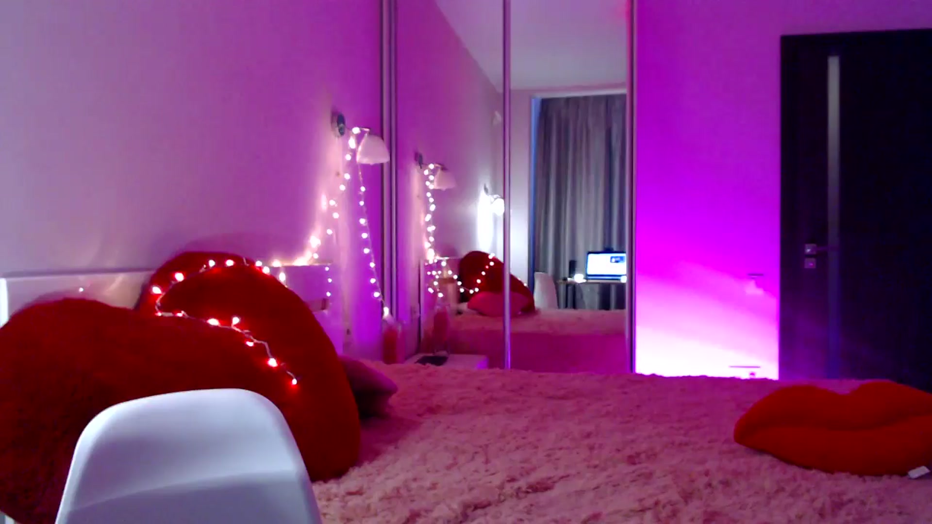 Gallery image thumbnail from LovelyBird's myfreecams stream on, 09/06/2024, 14:30 image 18 of 20