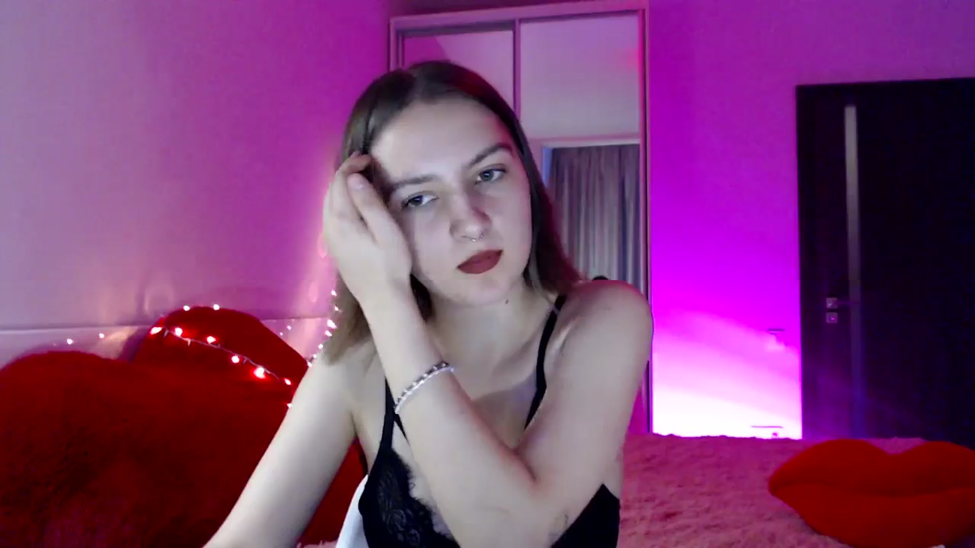 Gallery image thumbnail from LovelyBird's myfreecams stream on, 09/07/2024, 15:21 image 9 of 20