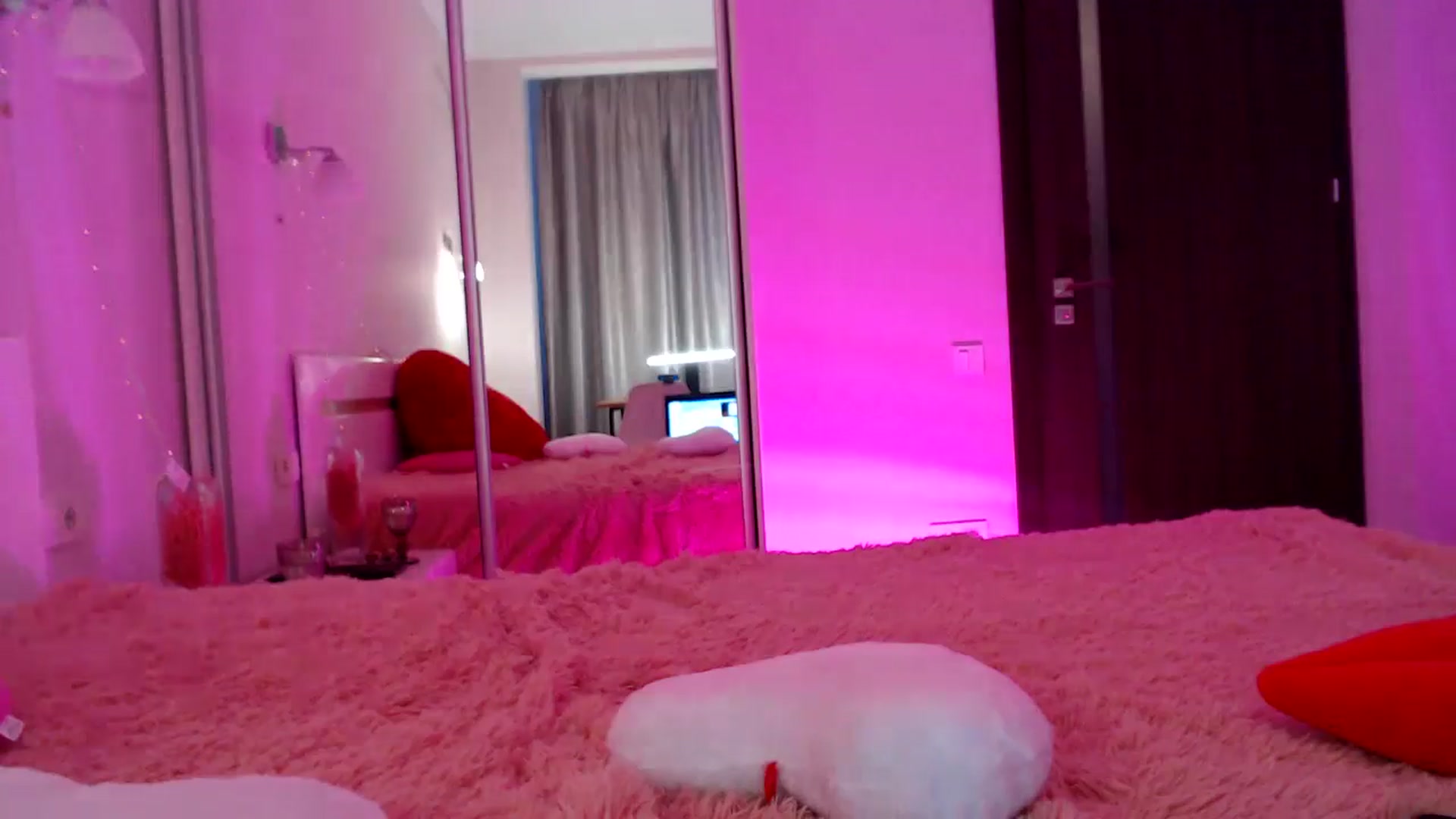 Gallery image thumbnail from LovelyBird's myfreecams stream on, 09/08/2024, 14:12 image 18 of 20