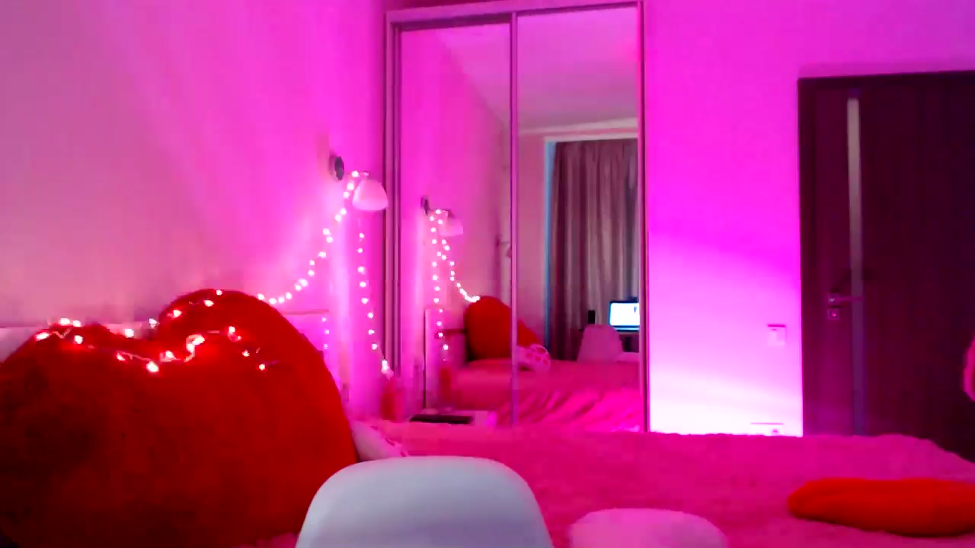 Gallery image thumbnail from LovelyBird's myfreecams stream on, 09/09/2024, 14:18 image 3 of 20
