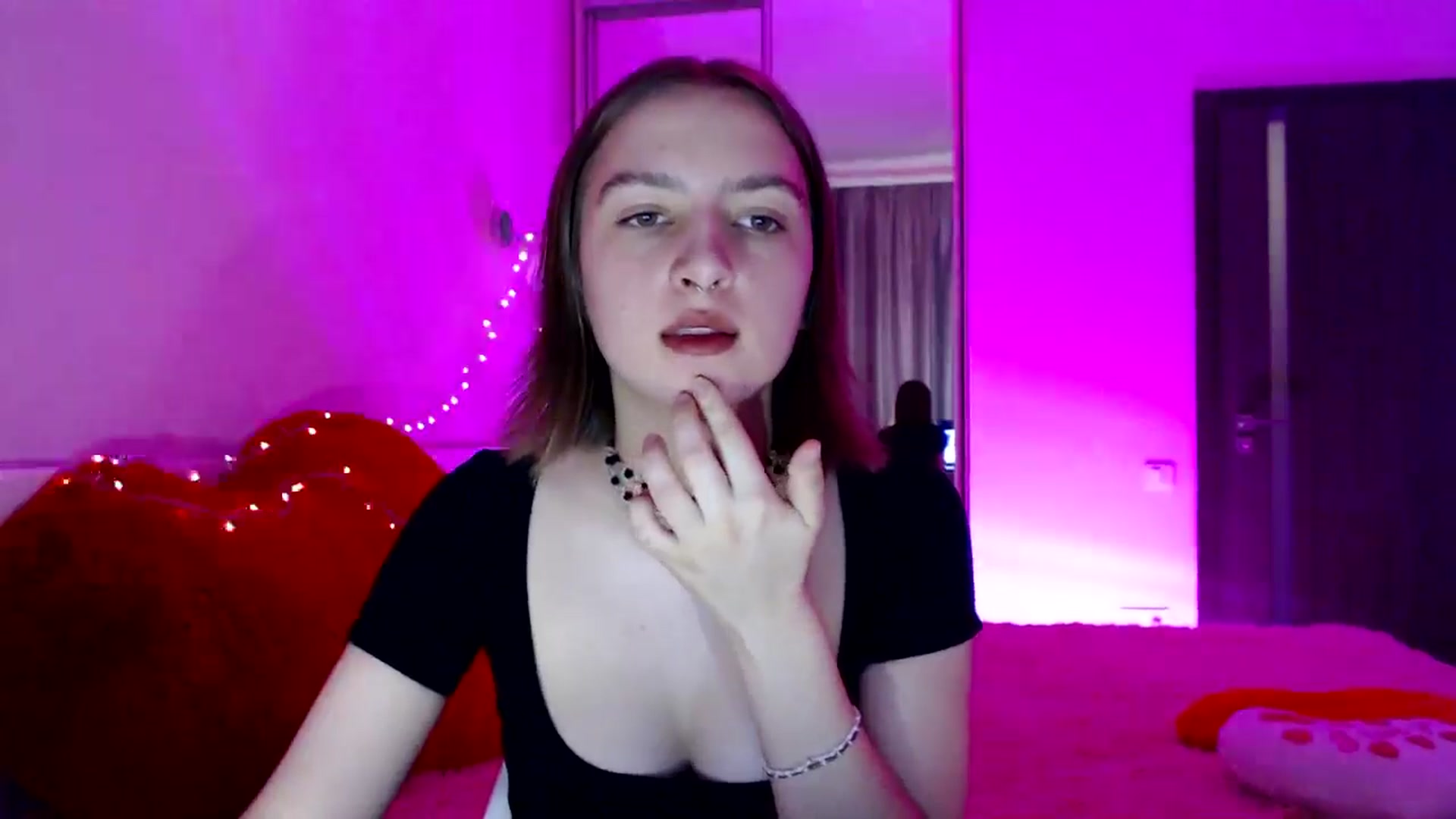 Gallery image thumbnail from LovelyBird's myfreecams stream on, 09/09/2024, 15:19 image 7 of 20