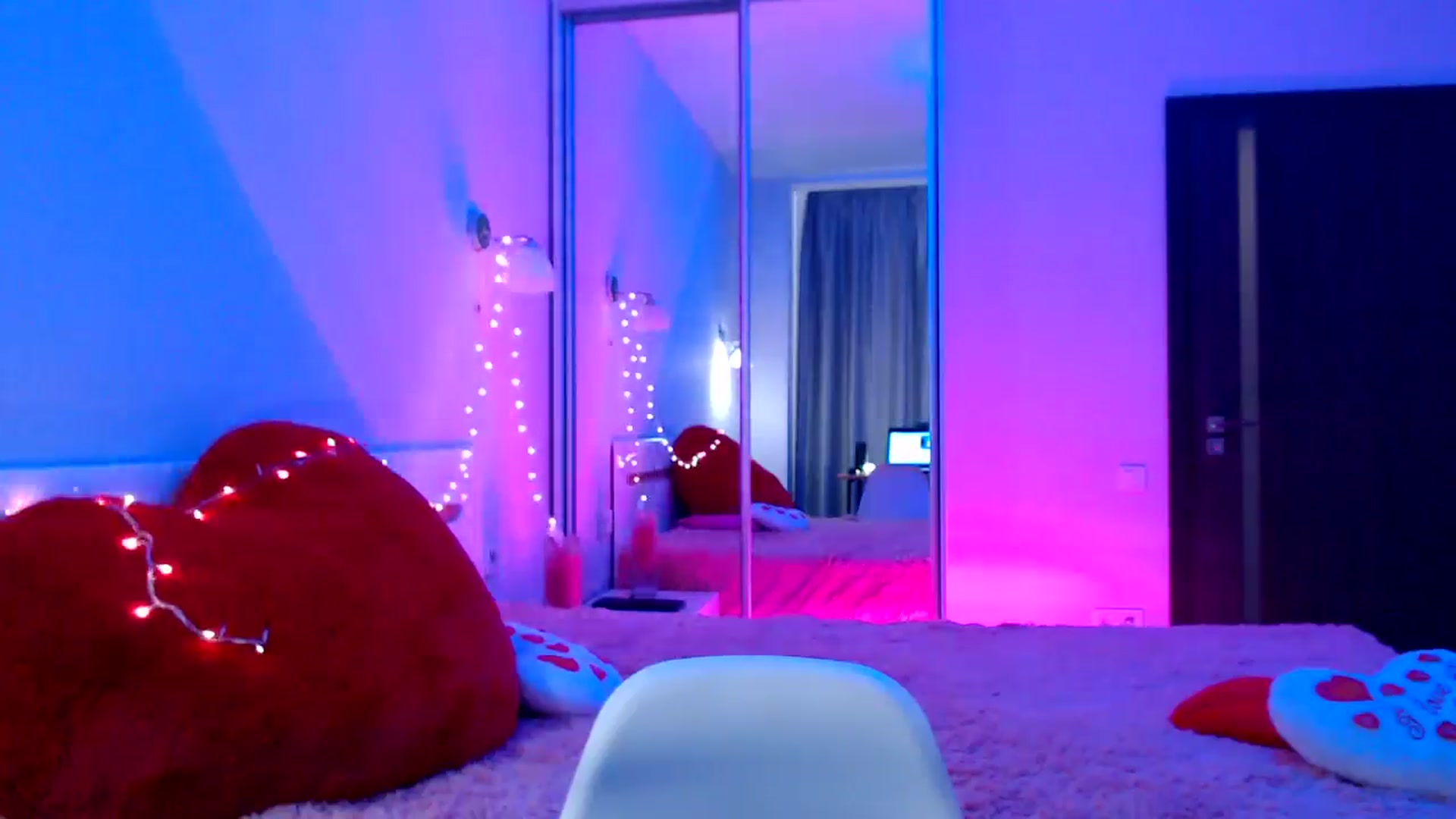 Gallery image thumbnail from LovelyBird's myfreecams stream on, 09/14/2024, 12:57 image 4 of 20