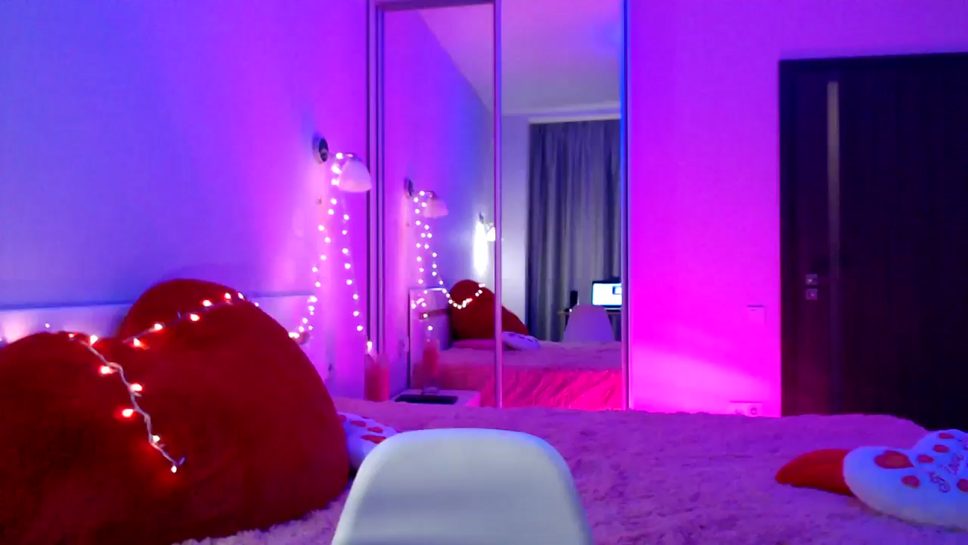 Gallery image thumbnail from LovelyBird's myfreecams stream on, 09/15/2024, 15:13 image 17 of 20