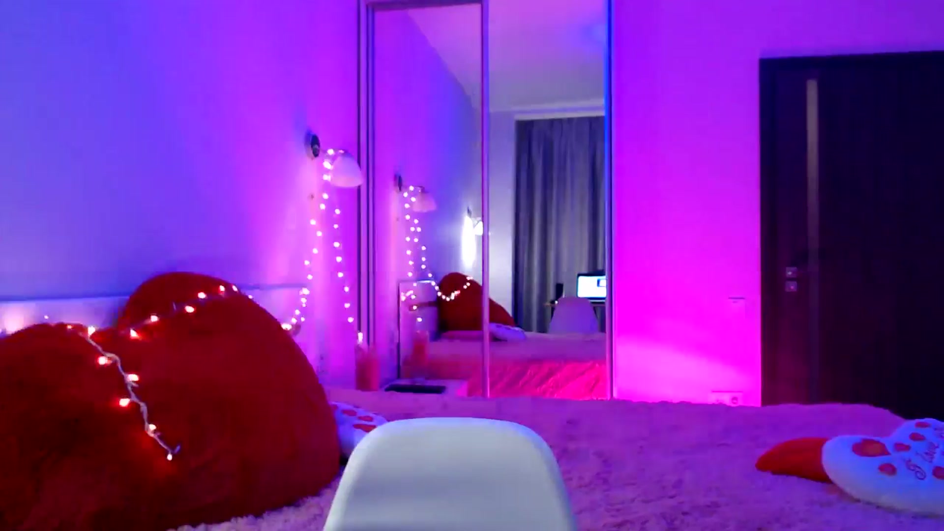 Gallery image thumbnail from LovelyBird's myfreecams stream on, 09/15/2024, 15:13 image 18 of 20