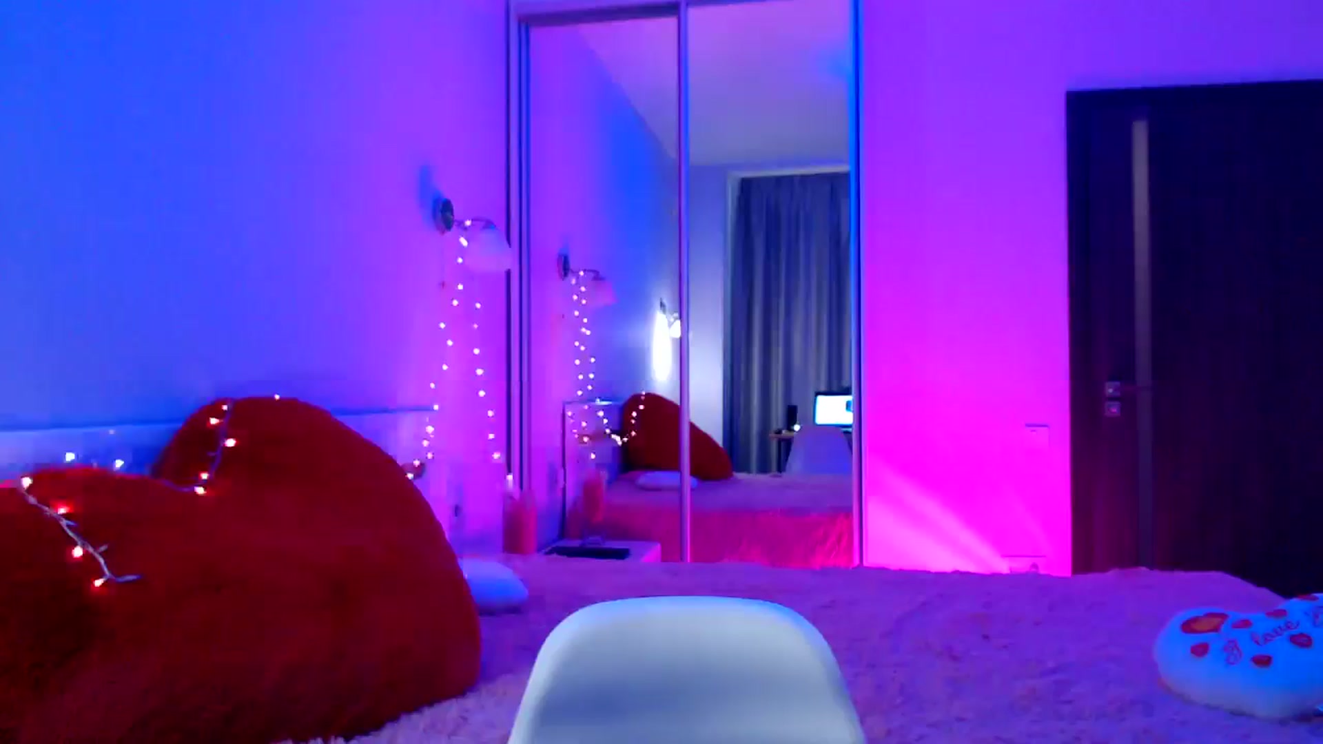 Gallery image thumbnail from LovelyBird's myfreecams stream on, 09/29/2024, 11:51 image 19 of 20