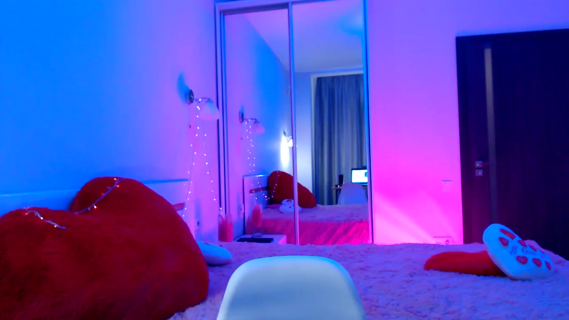 Gallery image thumbnail from LovelyBird's myfreecams stream on, 09/30/2024, 12:12 image 4 of 20