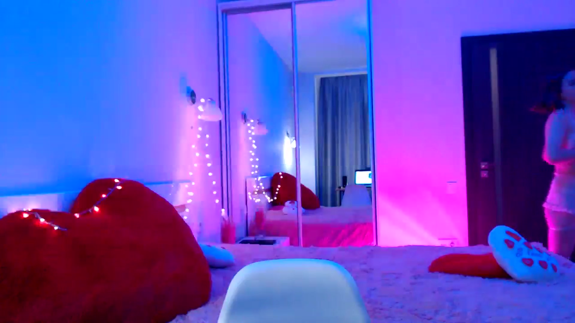 Gallery image thumbnail from LovelyBird's myfreecams stream on, 09/30/2024, 12:12 image 3 of 20
