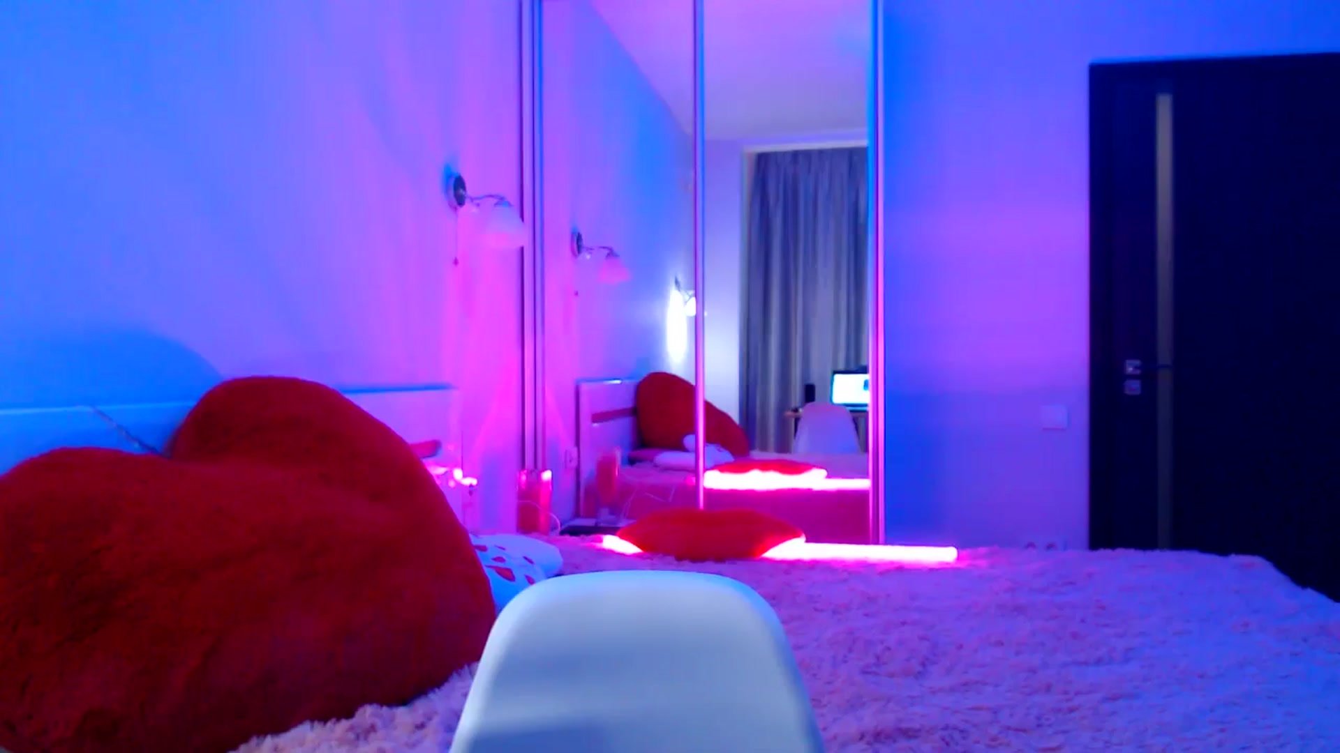 Gallery image thumbnail from LovelyBird's myfreecams stream on, 10/06/2024, 12:46 image 9 of 20