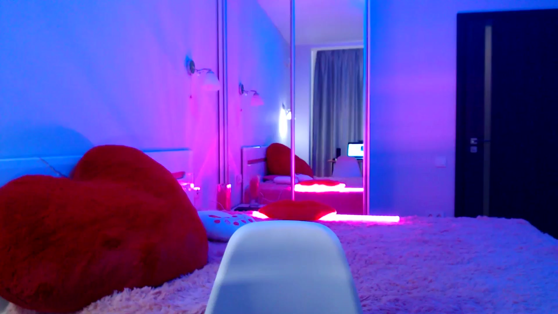 Gallery image thumbnail from LovelyBird's myfreecams stream on, 10/07/2024, 12:37 image 1 of 20