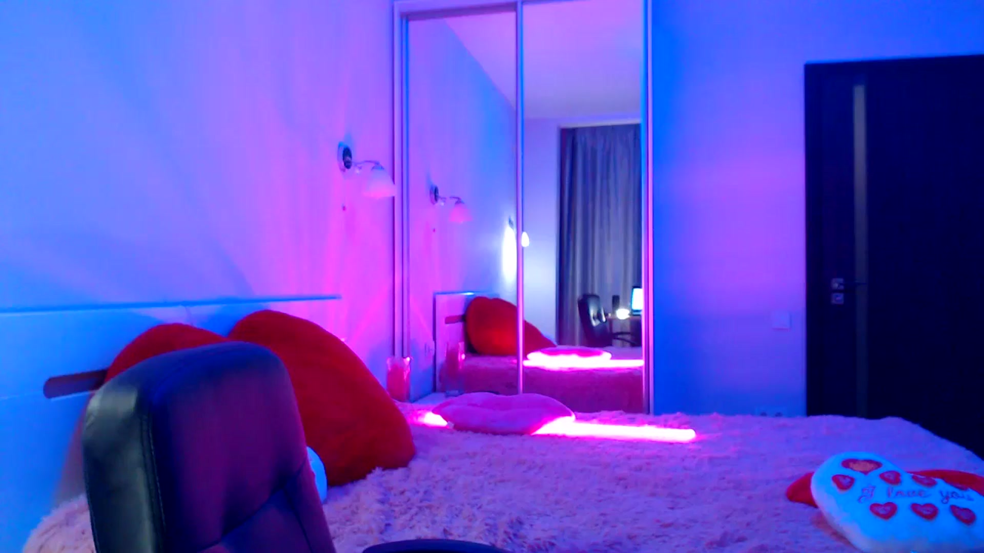 Gallery image thumbnail from LovelyBird's myfreecams stream on, 12/23/2024, 15:44 image 20 of 20