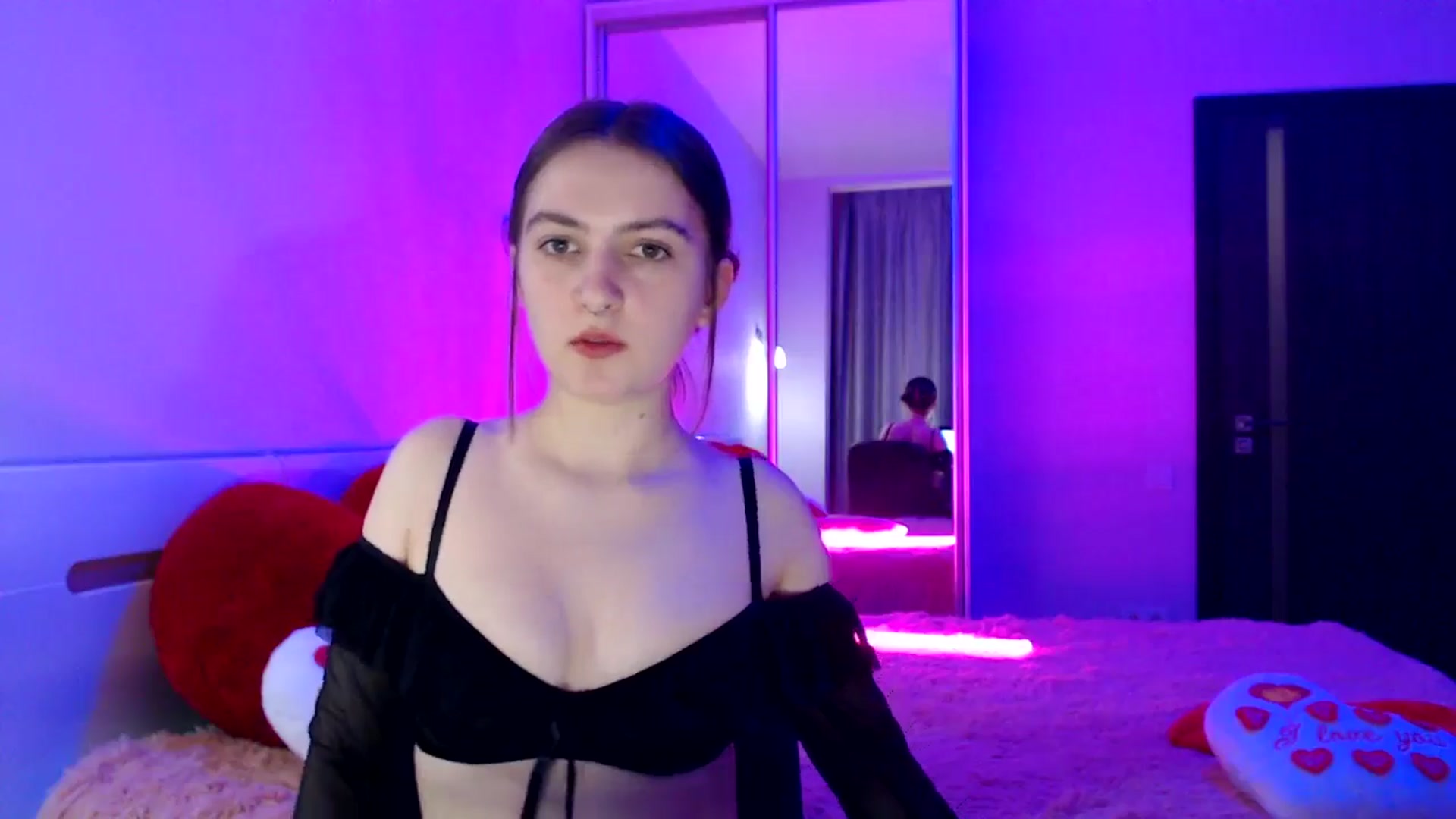Gallery image thumbnail from LovelyBird's myfreecams stream on, 12/23/2024, 15:44 image 12 of 20
