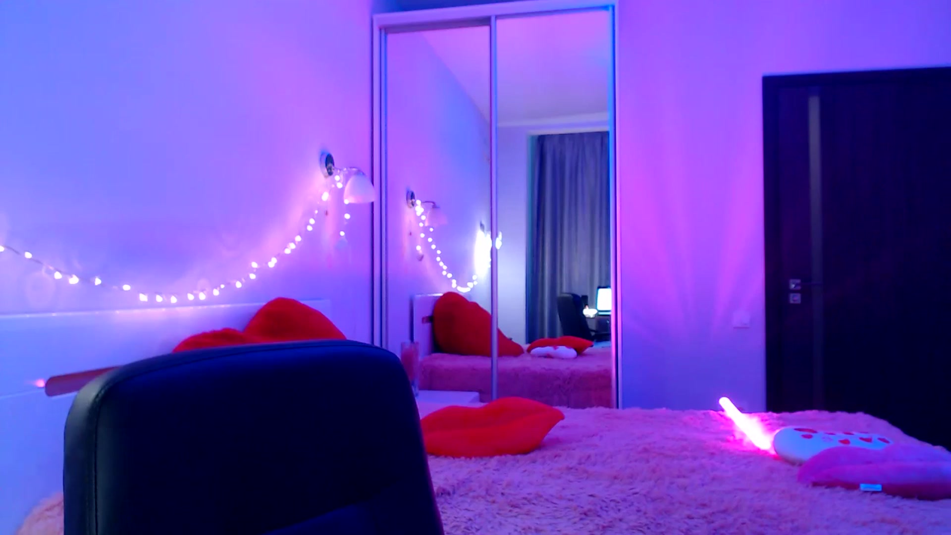 Gallery image thumbnail from LovelyBird's myfreecams stream on, 03/08/2025, 14:41 image 10 of 20