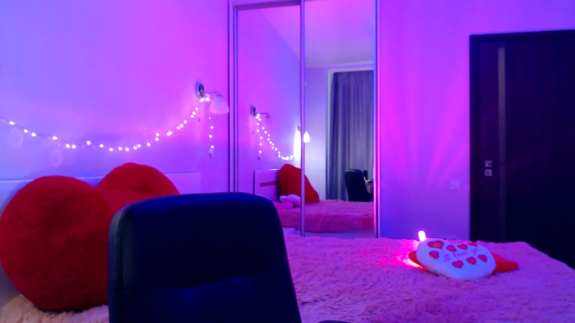 Gallery image thumbnail from LovelyBird's myfreecams stream on, 05/18/2025, 14:35 image 8 of 20
