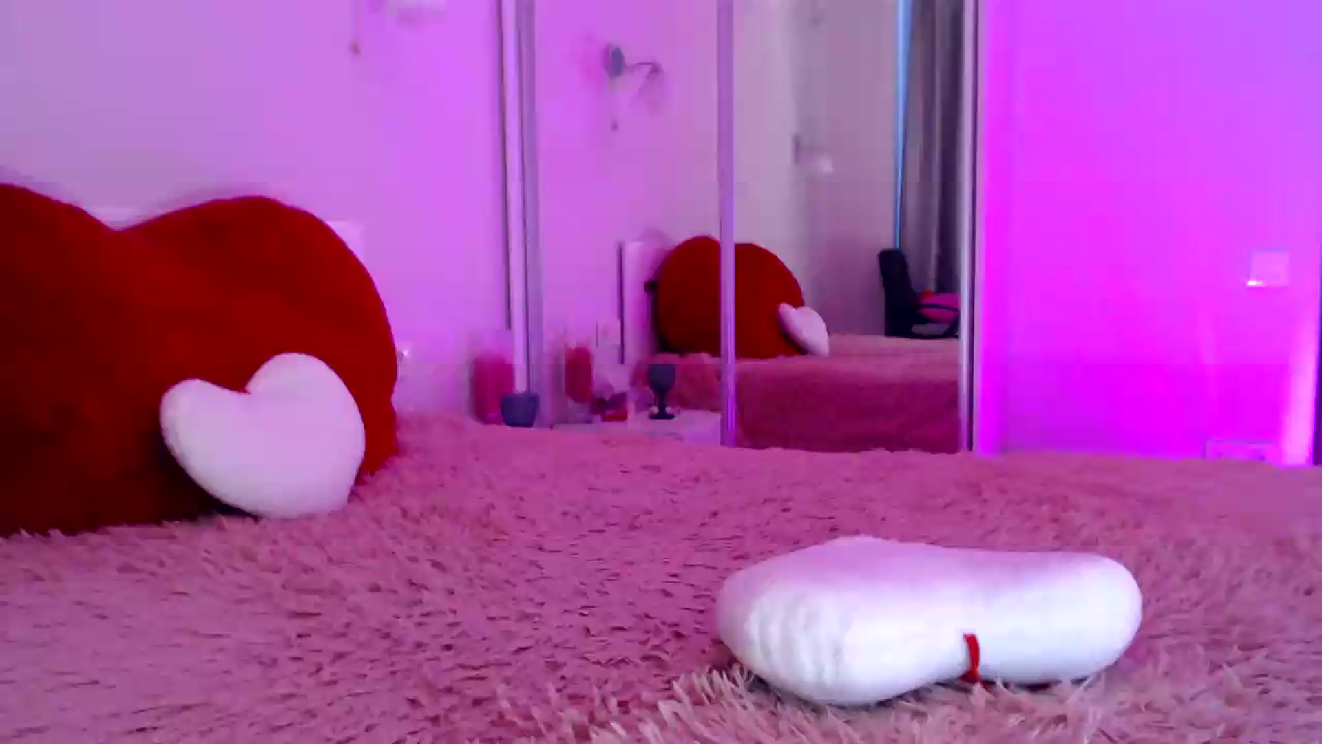 Gallery image thumbnail from LovelyBird's myfreecams stream on, 09/20/2026, 13:31 image 10 of 20