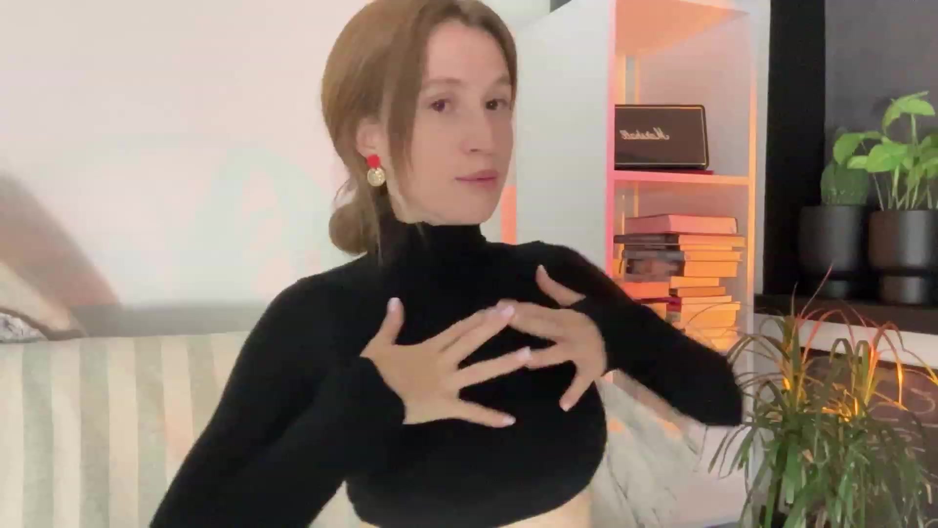 Gallery image thumbnail from LovelyBvnny's myfreecams stream on, 07/16/2023, 20:18 image 2 of 20