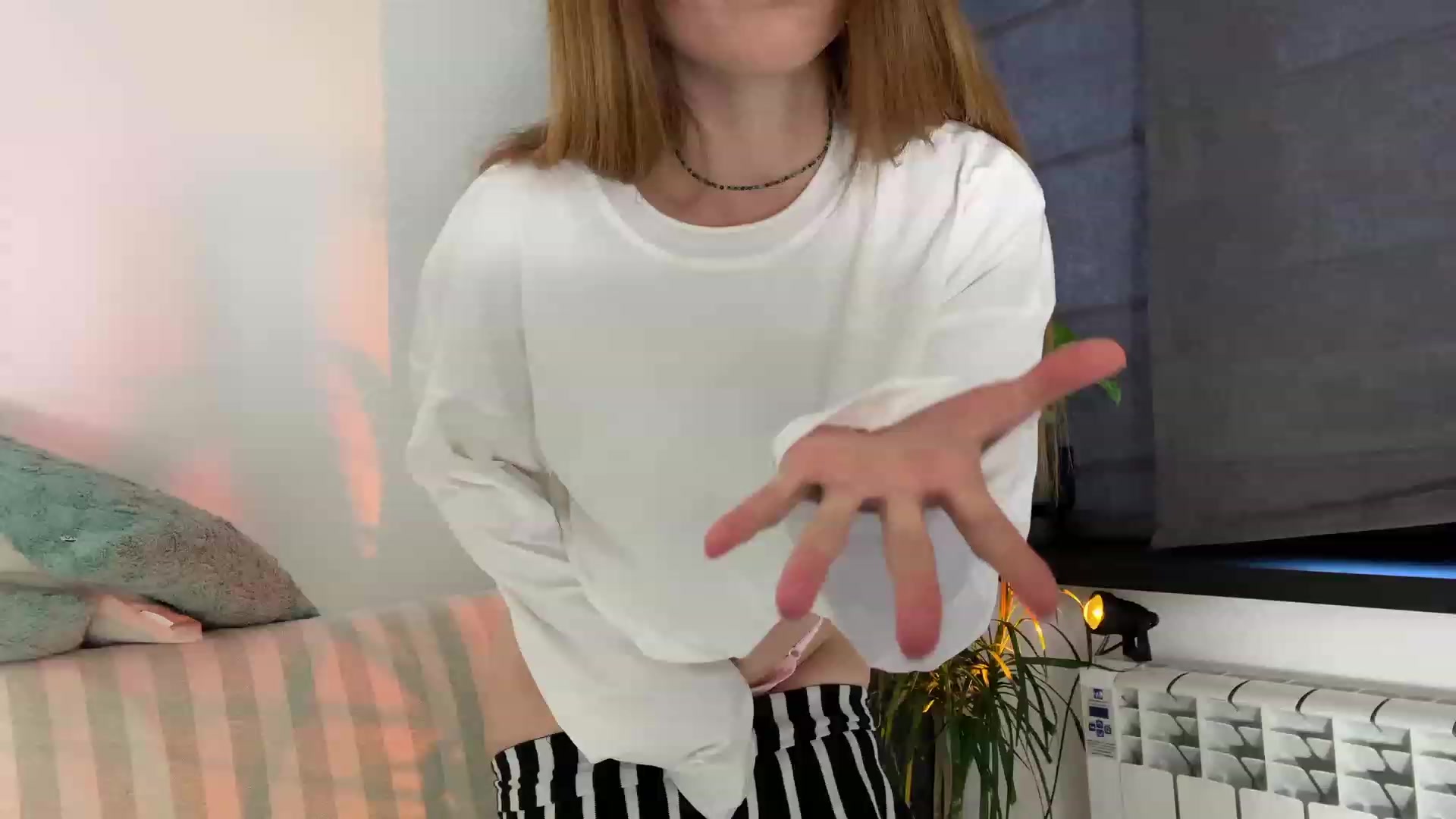 Gallery image thumbnail from LovelyBvnny's myfreecams stream on, 08/01/2023, 18:20 image 11 of 20