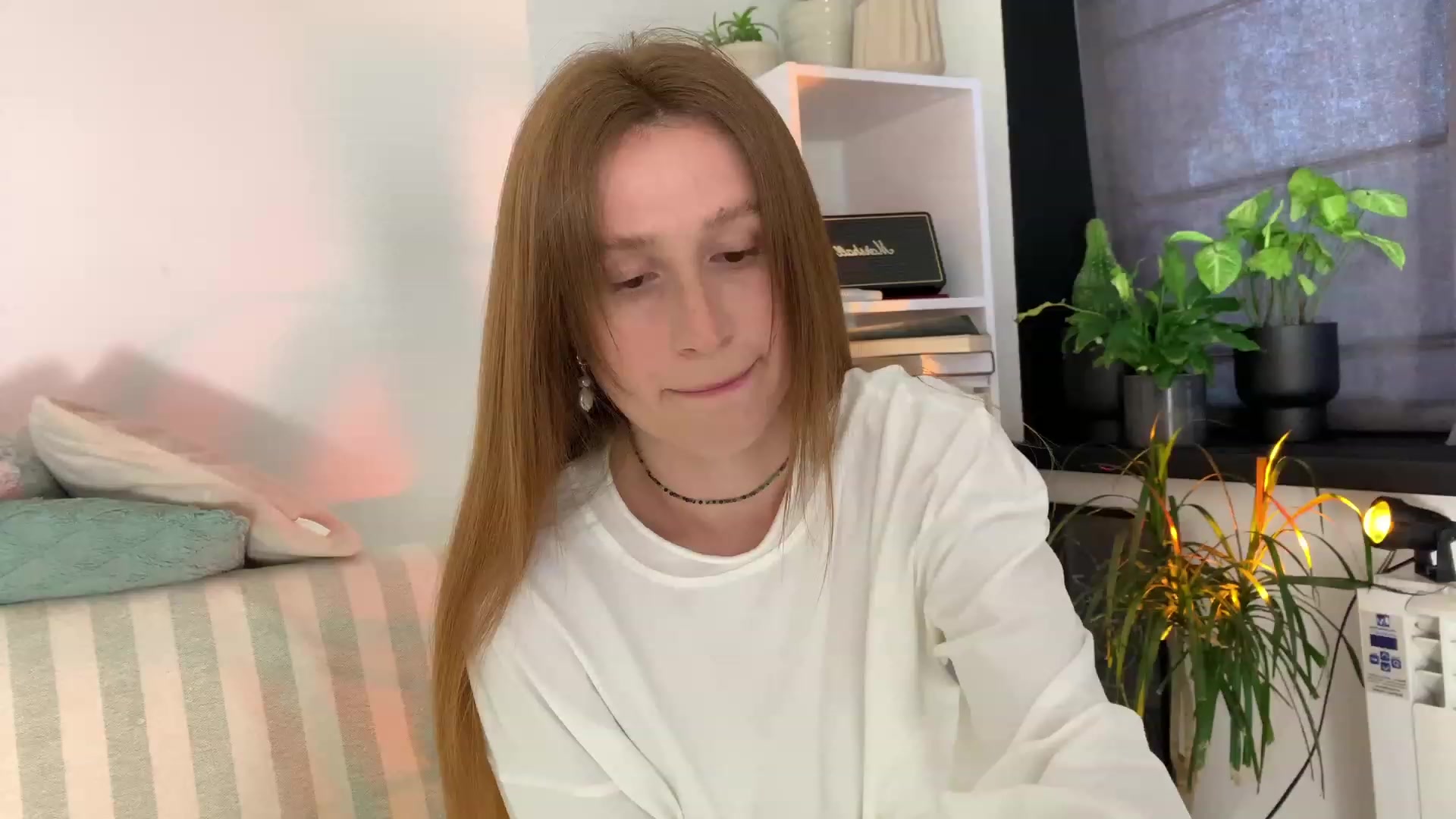 Gallery image thumbnail from LovelyBvnny's myfreecams stream on, 08/01/2023, 18:20 image 7 of 20