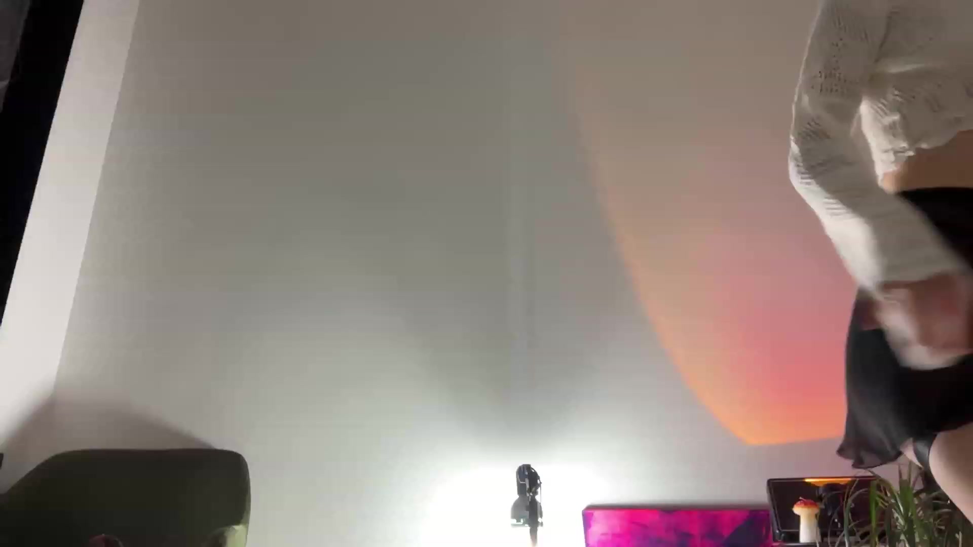 Gallery image thumbnail from LovelyBvnny's myfreecams stream on, 12/05/2023, 15:51 image 8 of 20
