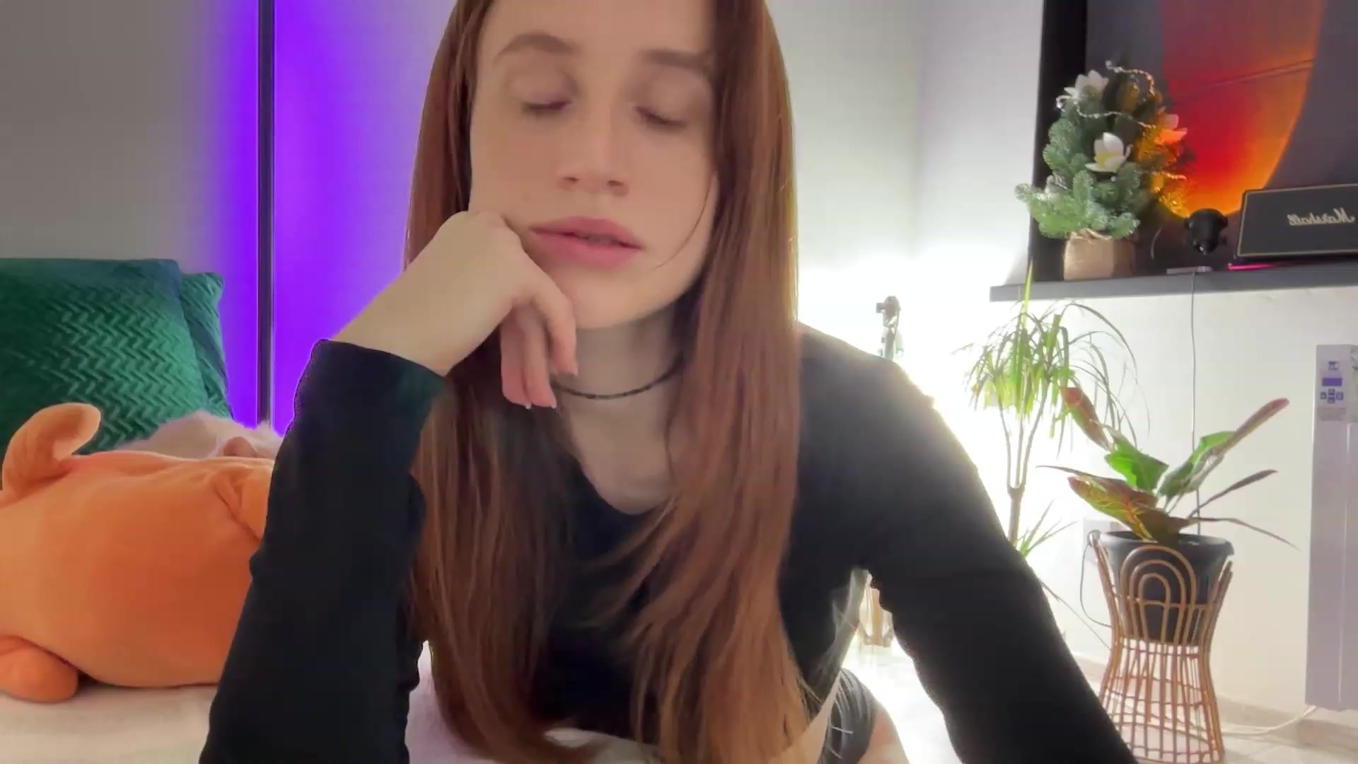 Gallery image thumbnail from LovelyBvnny's myfreecams stream on, 12/10/2023, 20:00 image 6 of 20