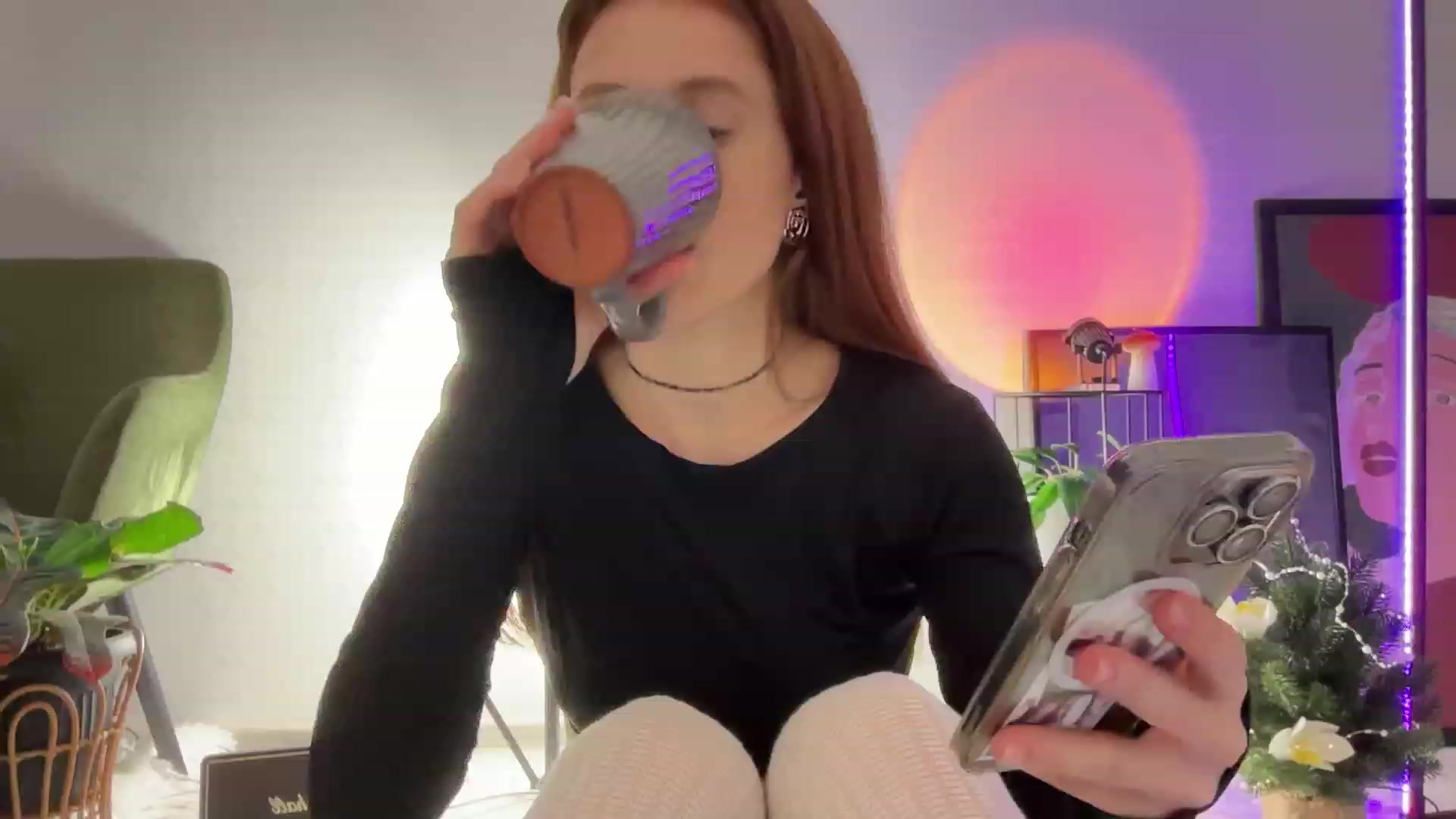 Gallery image thumbnail from LovelyBvnny's myfreecams stream on, 12/12/2023, 17:37 image 17 of 20