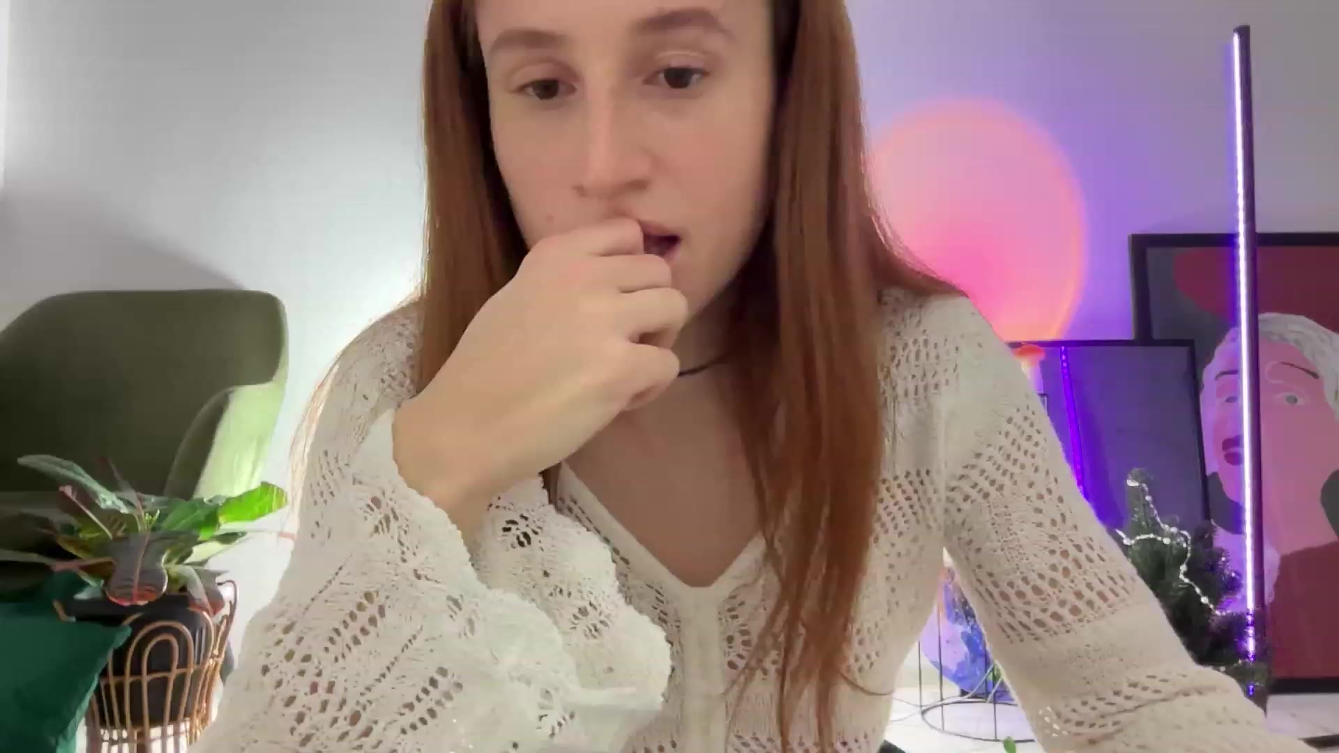 Gallery image thumbnail from LovelyBvnny's myfreecams stream on, 12/12/2023, 17:37 image 12 of 20