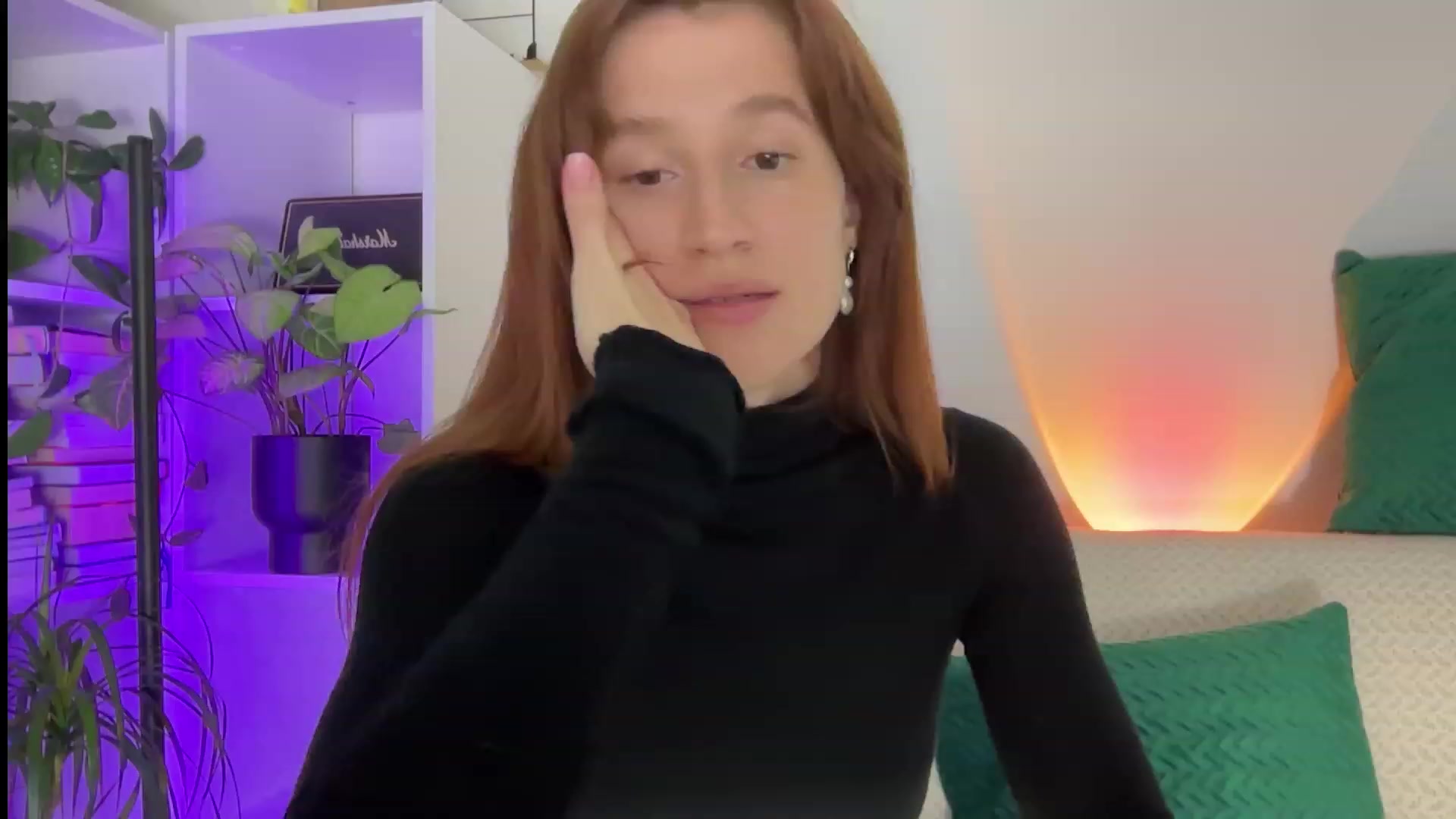 Gallery image thumbnail from LovelyBvnny's myfreecams stream on, 12/19/2023, 18:08 image 19 of 20