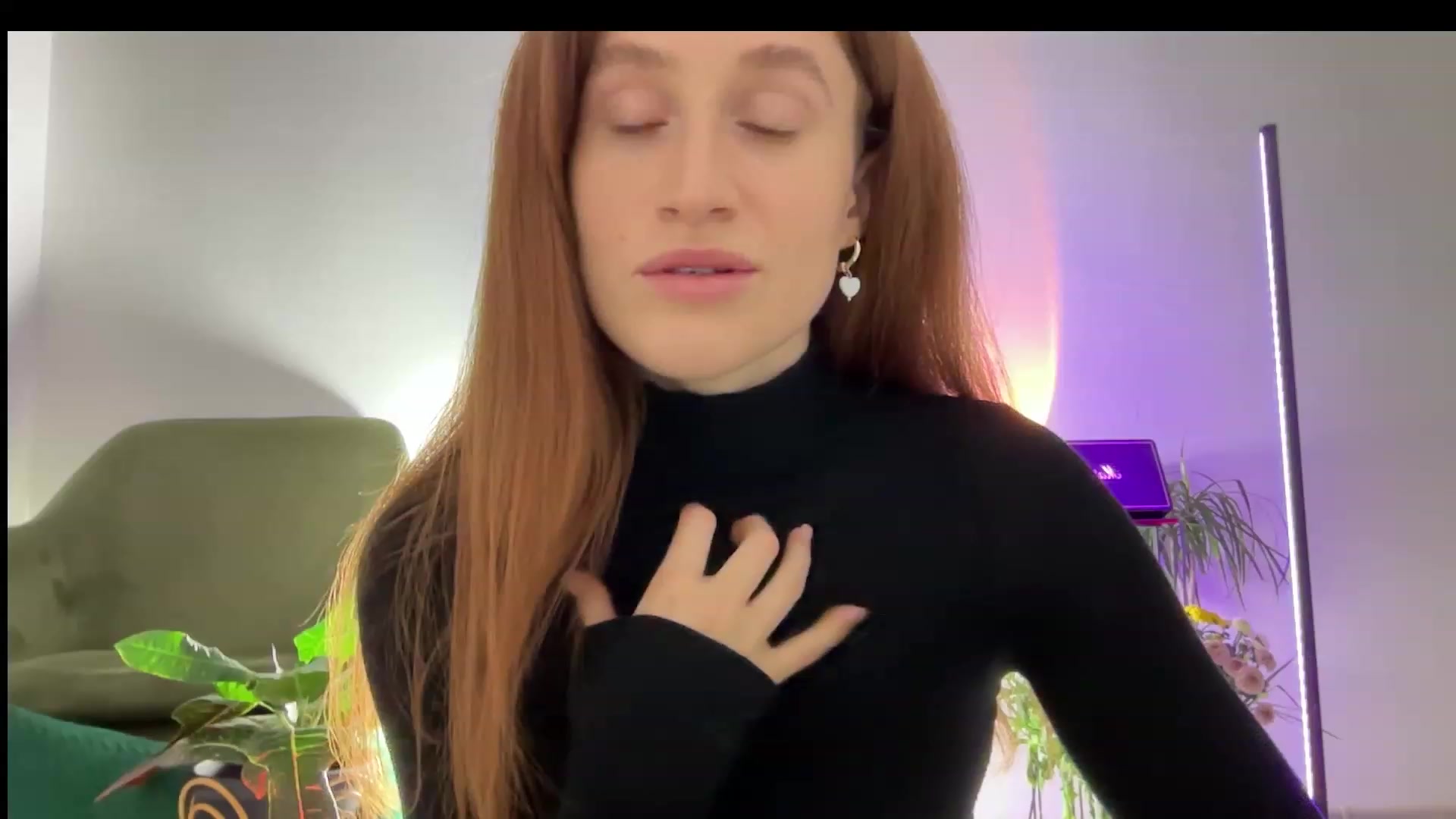 Gallery image thumbnail from LovelyBvnny's myfreecams stream on, 01/01/2024, 19:27 image 8 of 20