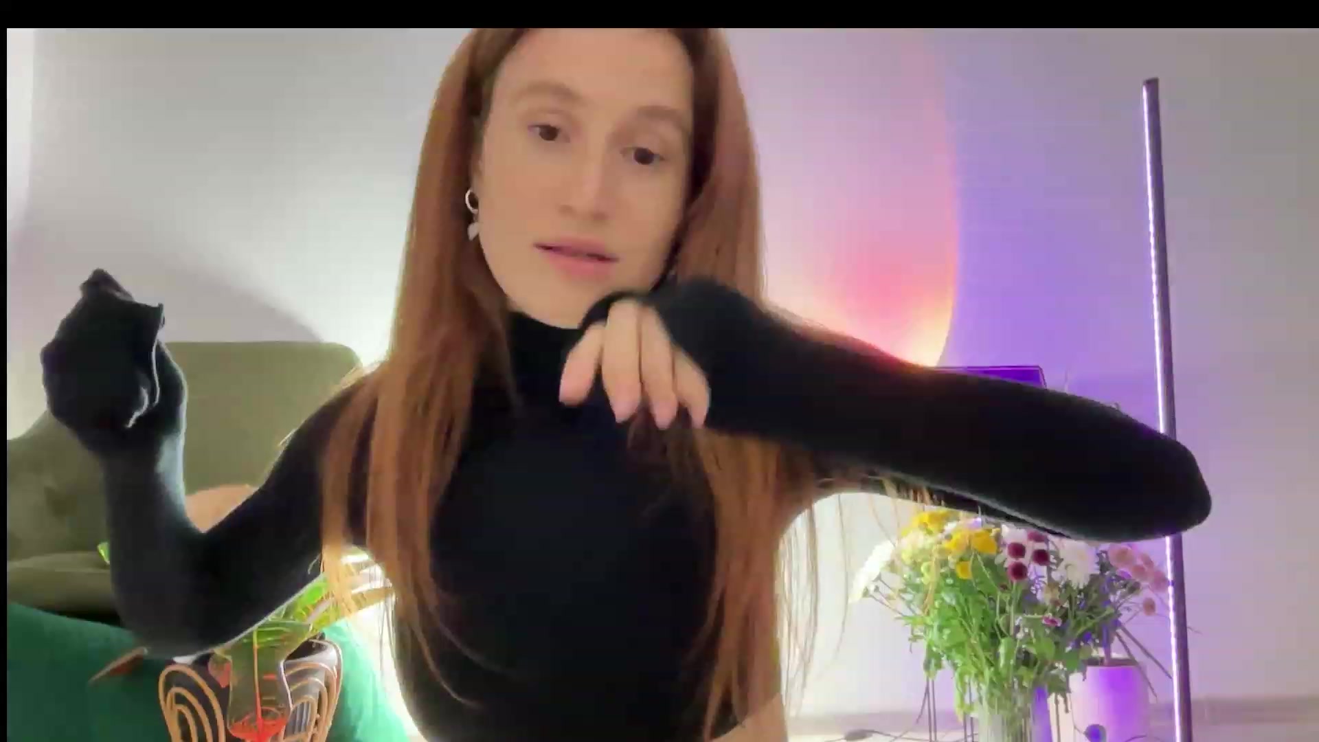 Gallery image thumbnail from LovelyBvnny's myfreecams stream on, 01/01/2024, 20:59 image 17 of 20