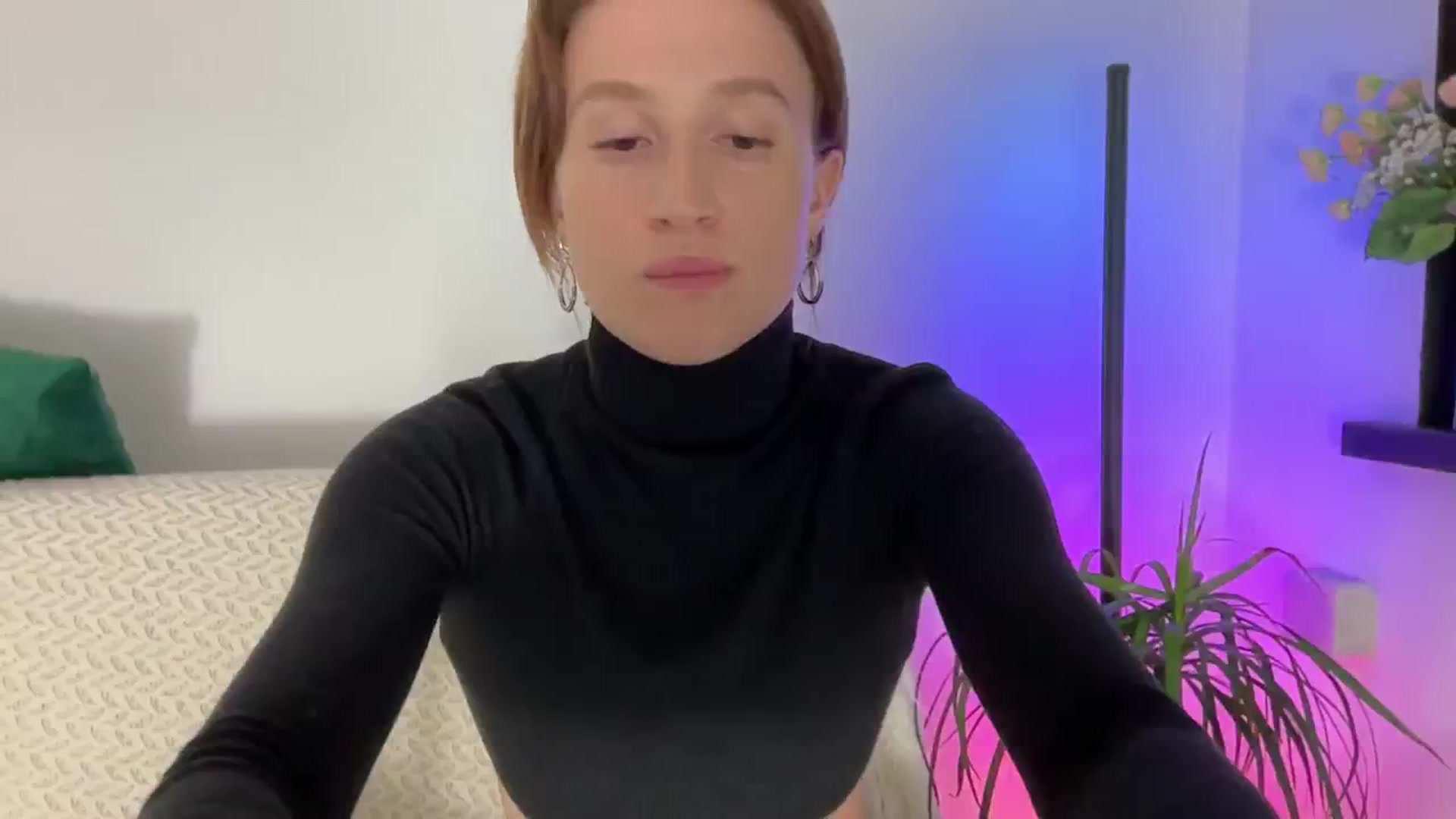 Gallery image thumbnail from LovelyBvnny's myfreecams stream on, 03/03/2024, 17:31 image 16 of 20