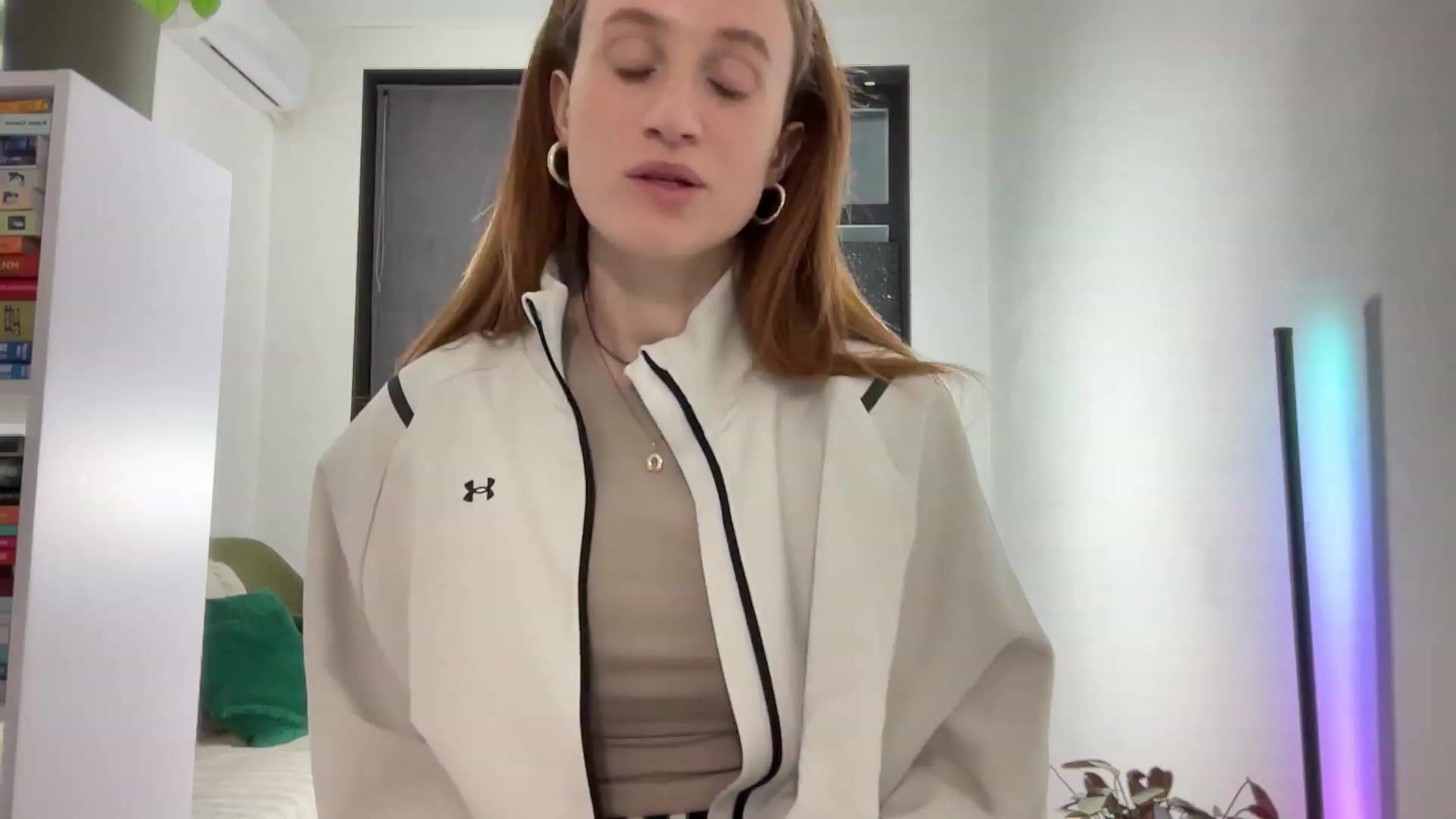 Gallery image thumbnail from LovelyBvnny's myfreecams stream on, 03/07/2024, 18:24 image 18 of 20