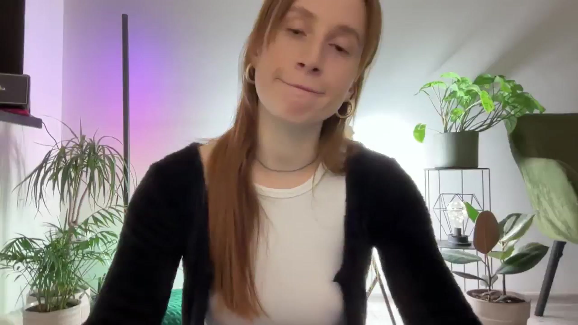 Gallery image thumbnail from LovelyBvnny's myfreecams stream on, 03/17/2024, 17:33 image 5 of 20