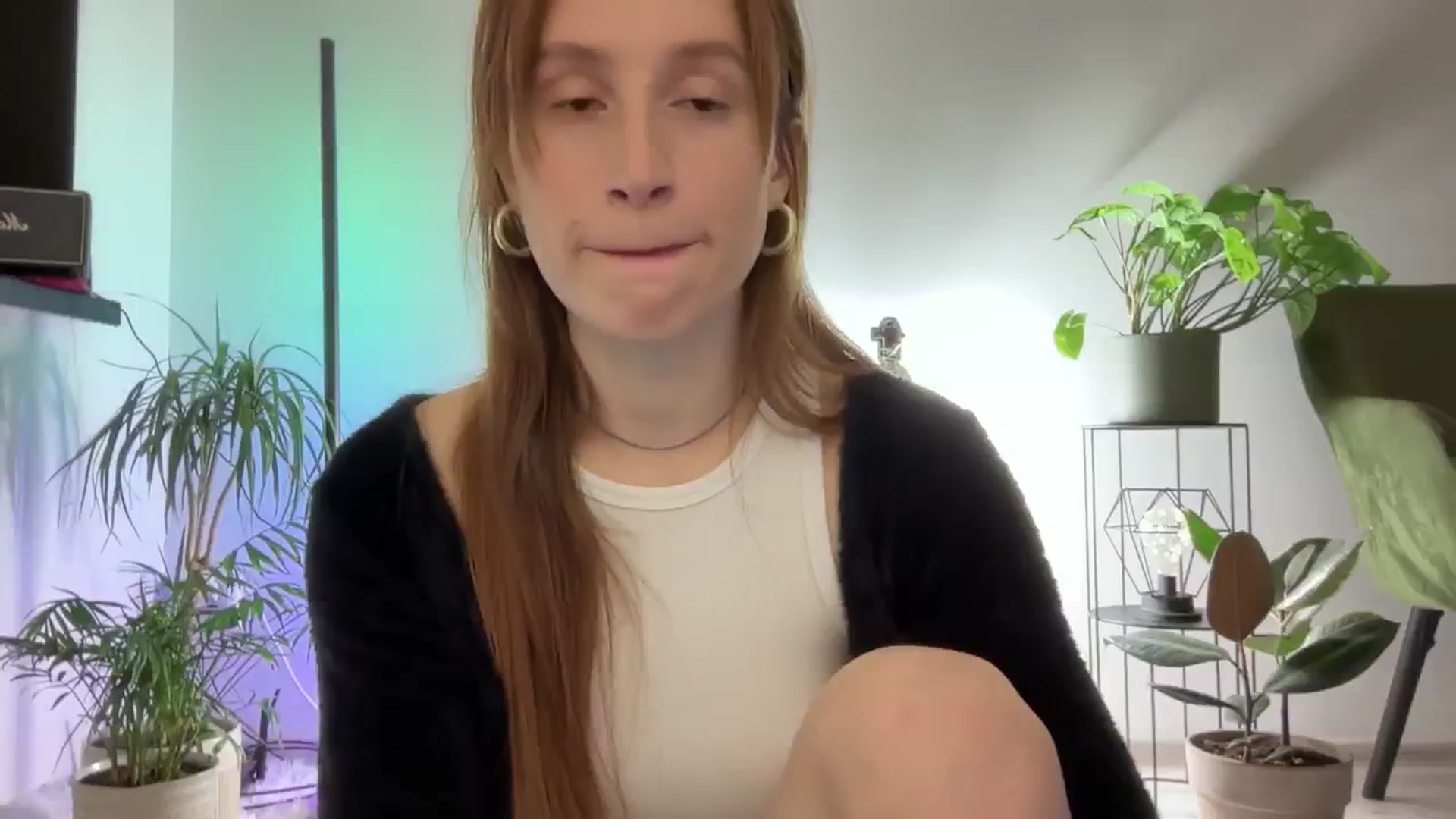 Gallery image thumbnail from LovelyBvnny's myfreecams stream on, 03/17/2024, 17:33 image 8 of 20