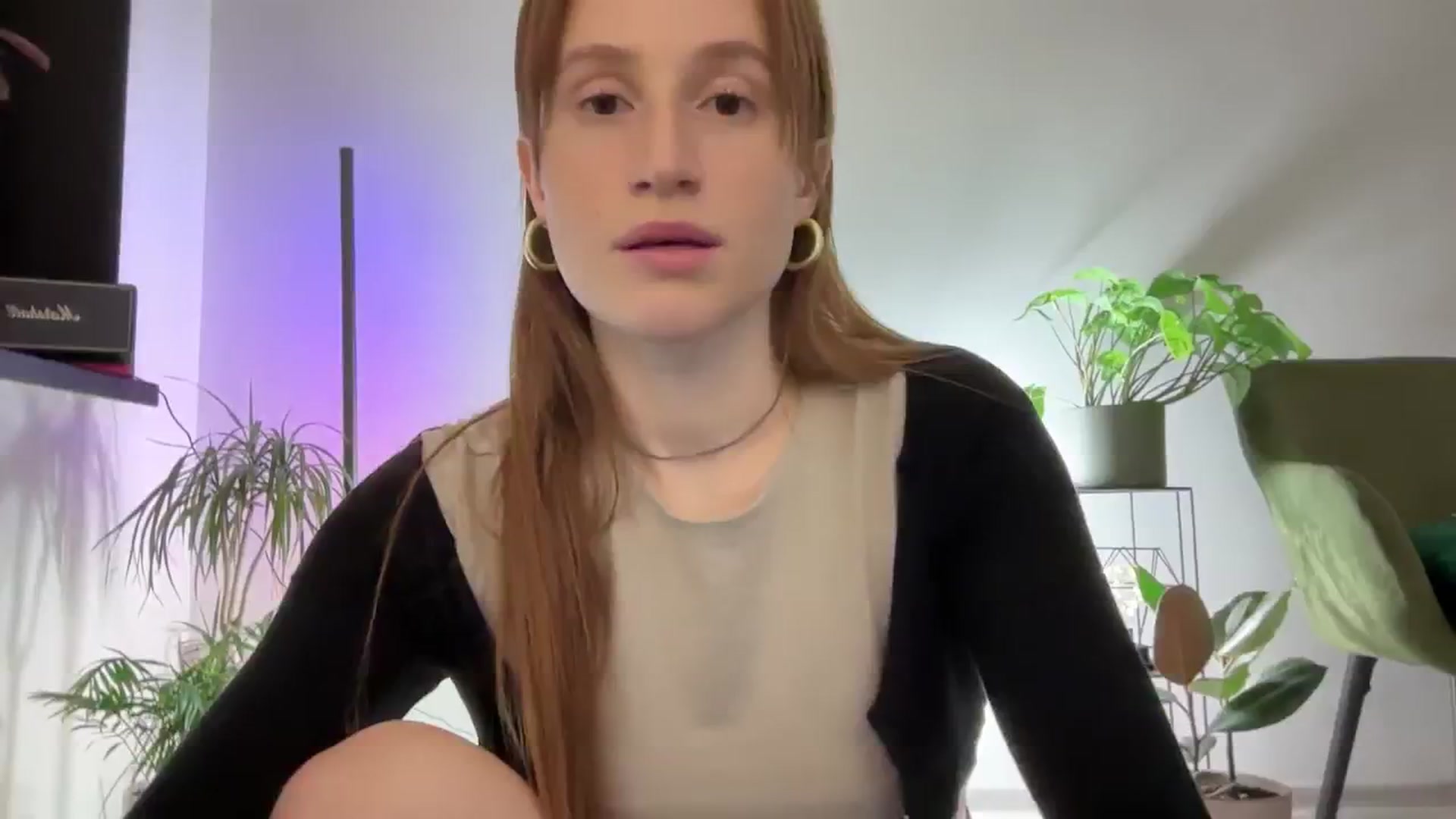Gallery image thumbnail from LovelyBvnny's myfreecams stream on, 03/17/2024, 20:24 image 6 of 20