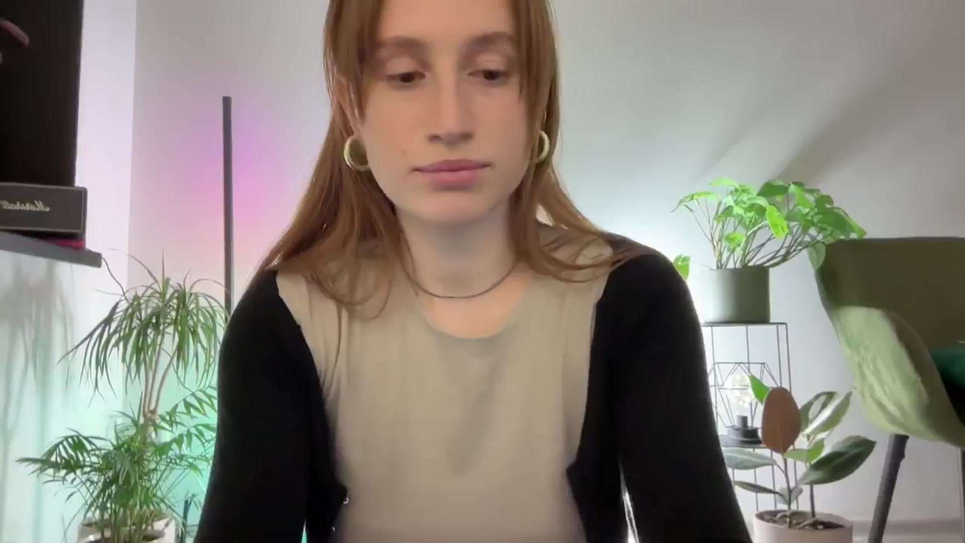 Gallery image thumbnail from LovelyBvnny's myfreecams stream on, 03/17/2024, 20:24 image 8 of 20