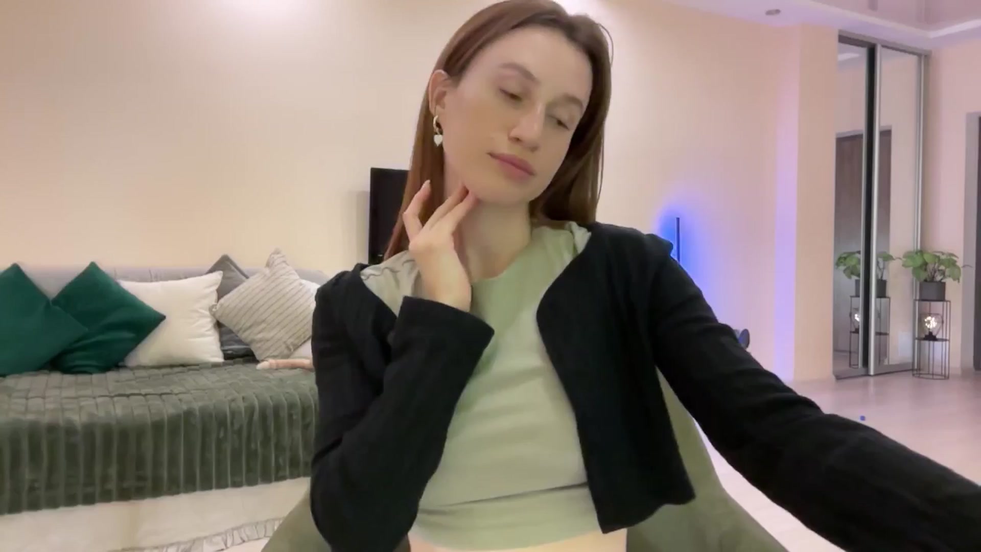 Gallery image thumbnail from LovelyBvnny's myfreecams stream on, 03/29/2024, 20:27 image 3 of 20