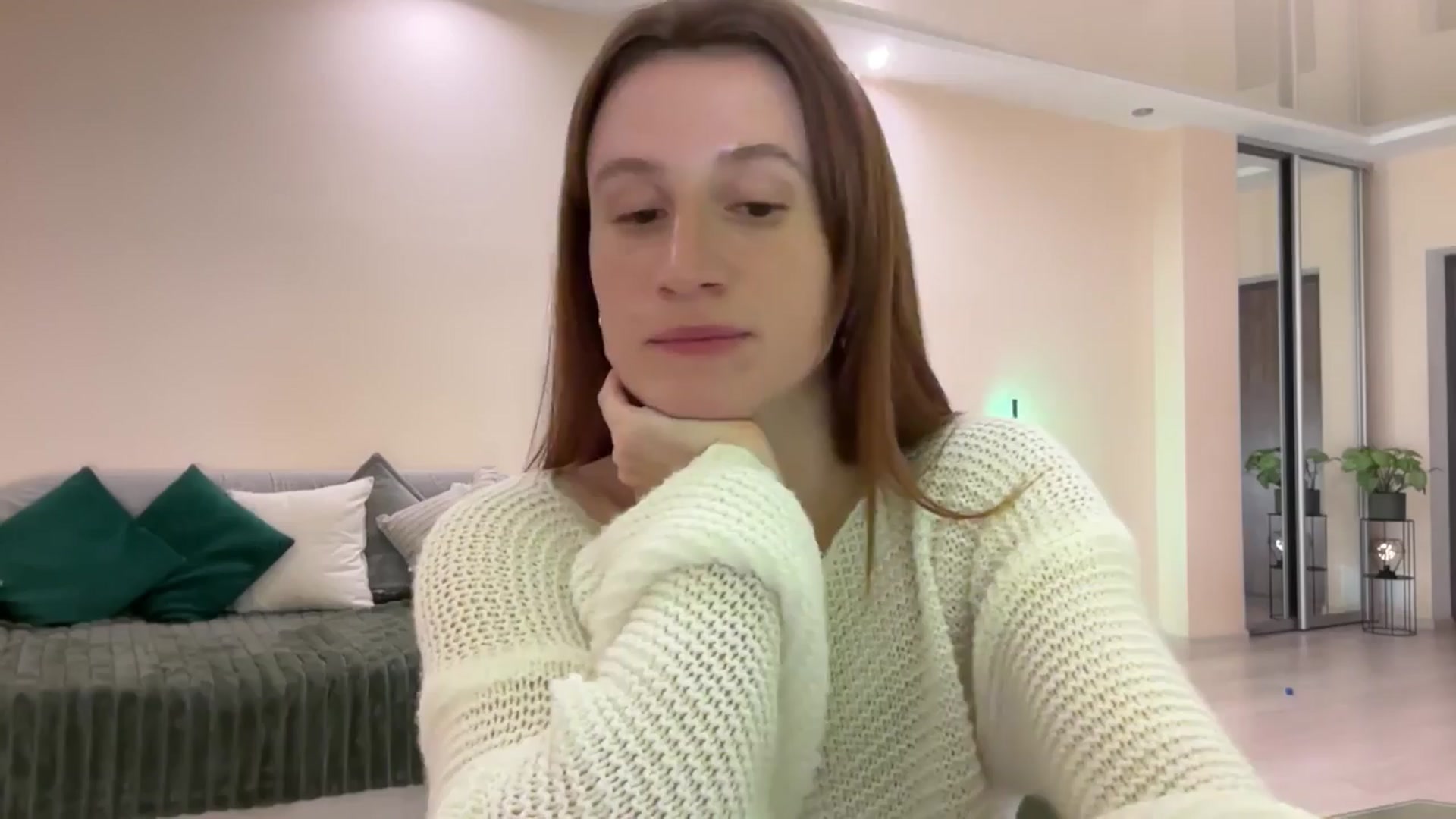 Gallery image thumbnail from LovelyBvnny's myfreecams stream on, 03/29/2024, 20:27 image 17 of 20
